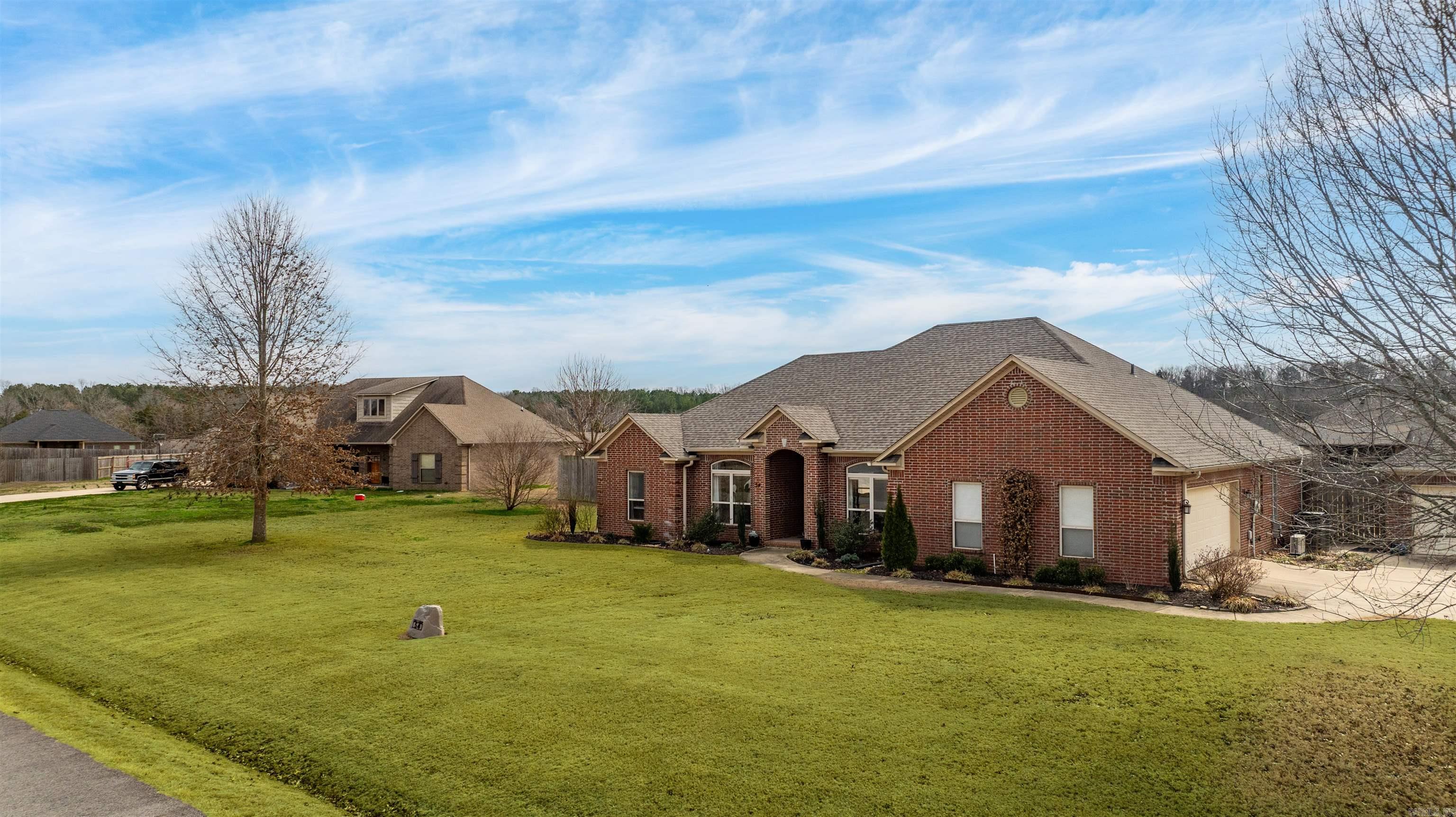 HUNTINGTON ESTATES - Residential