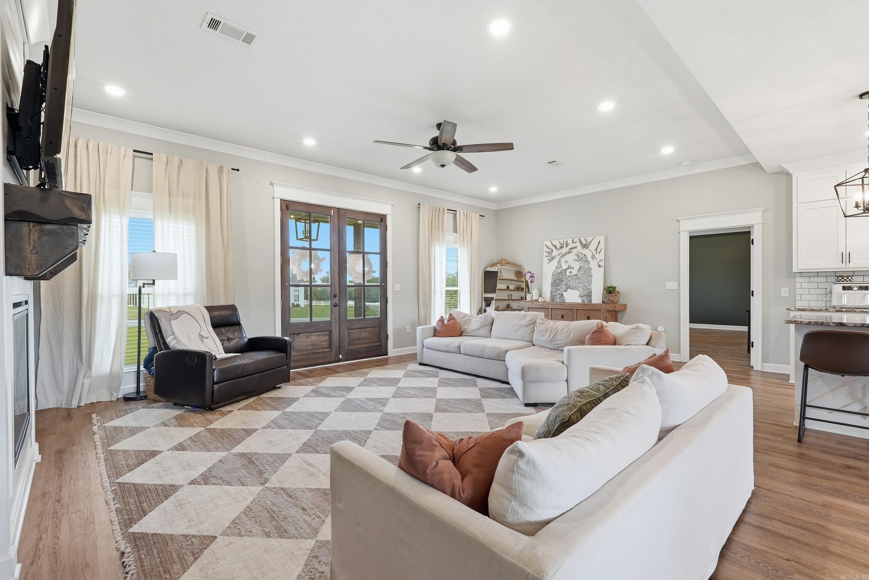 SOUTHERN MANOR - Residential