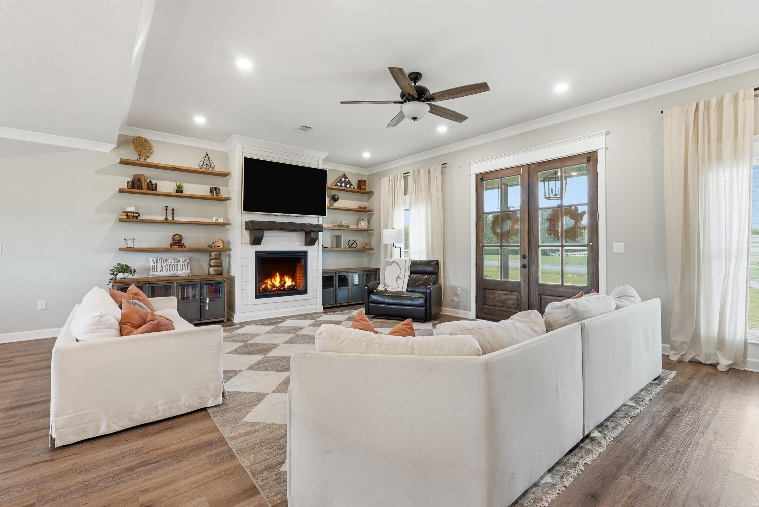 SOUTHERN MANOR - Residential