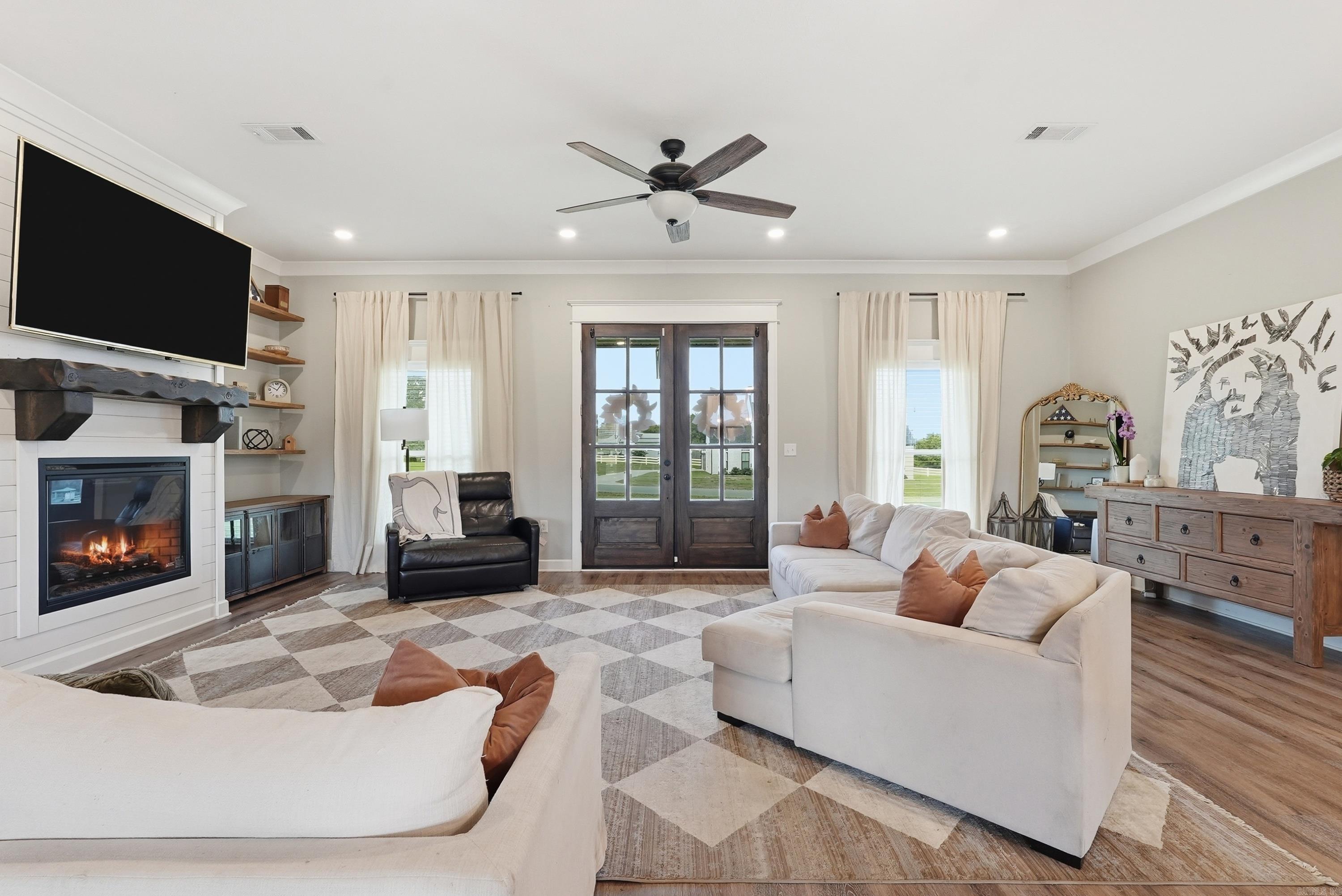 SOUTHERN MANOR - Residential