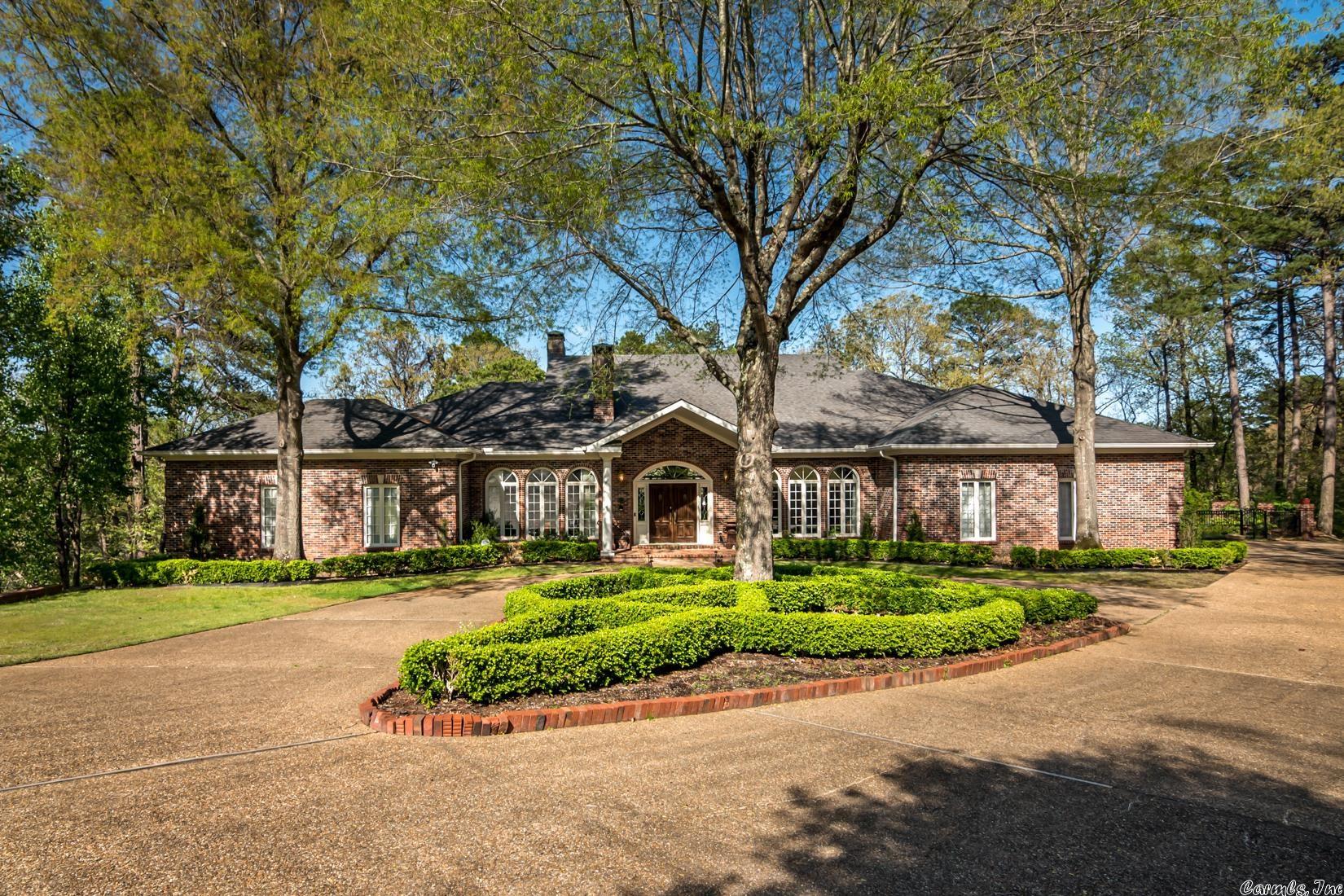 Extraordinary home located on the #6 hole of the PVCC golf course with classic and timeless architecture that has been carefully renovated with modern conveniences. The main level offers a spacious great room and sun room with 14 ft ceilings, gourmet chef's kitchen with top of the line appliances open to the breakfast room, formal dining room, primary bedroom suite, study and half bath. The lower level offers a den, 3 bedrooms and 2 baths, an office and wet bar. Features: 4 fireplaces, Pella windows + more!