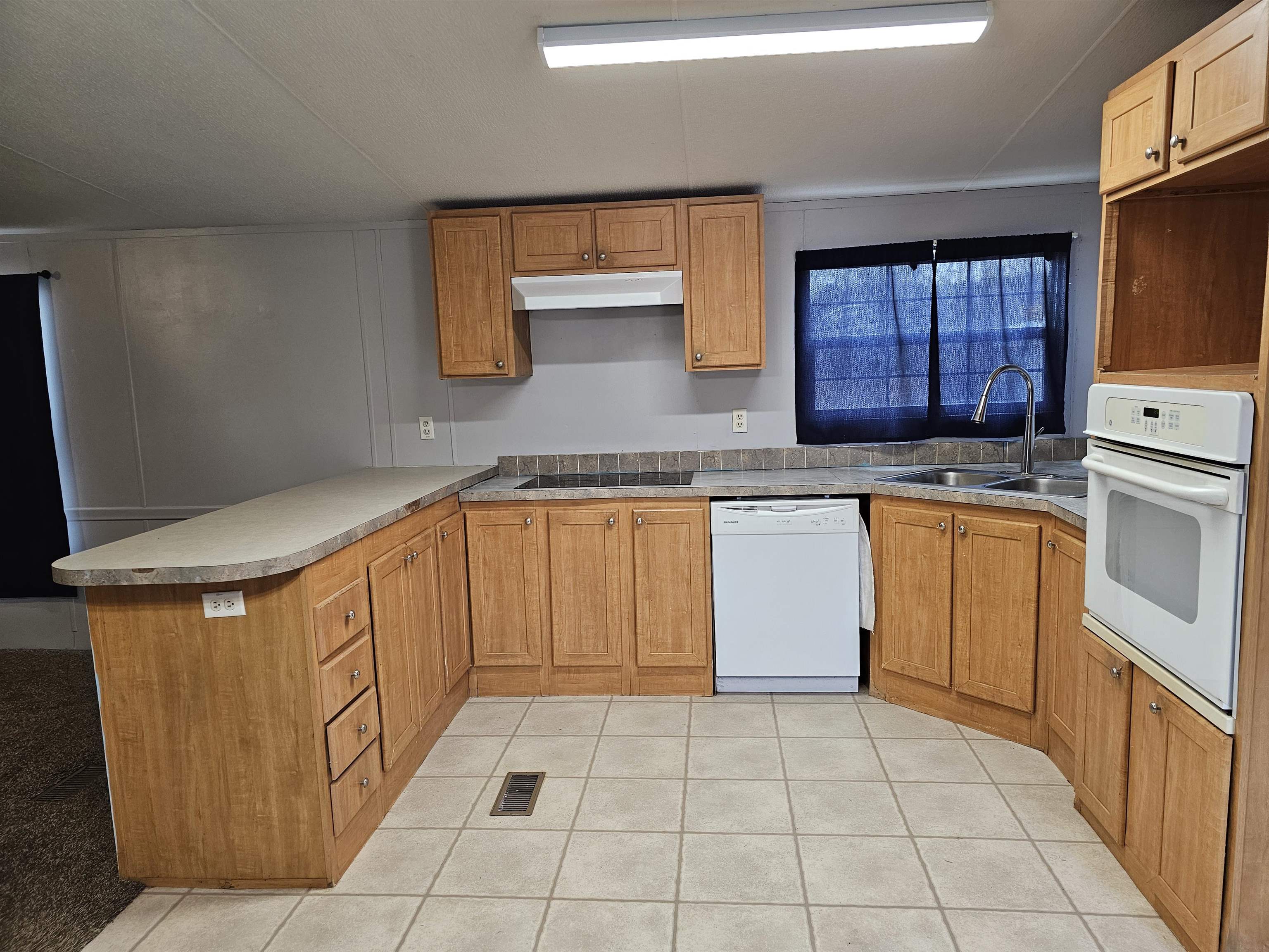 VALLEY OAKS - Residential