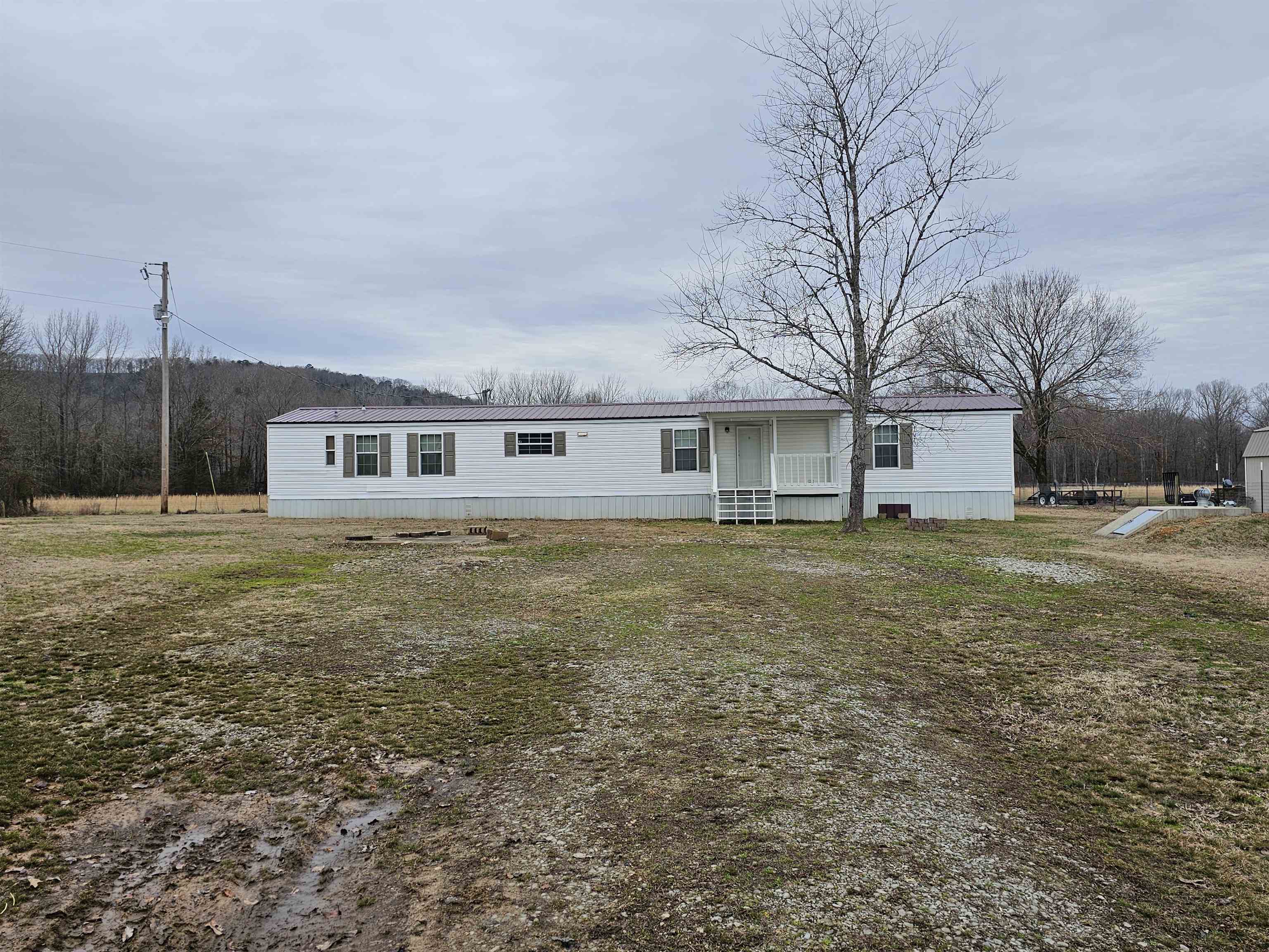 Nice, Clean Home near Little Red River and Greers Ferry Lake. Fresh paint. Would make a great weekend getaway. Beautiful scenic drive.  Right down the road from Lobo Landing.