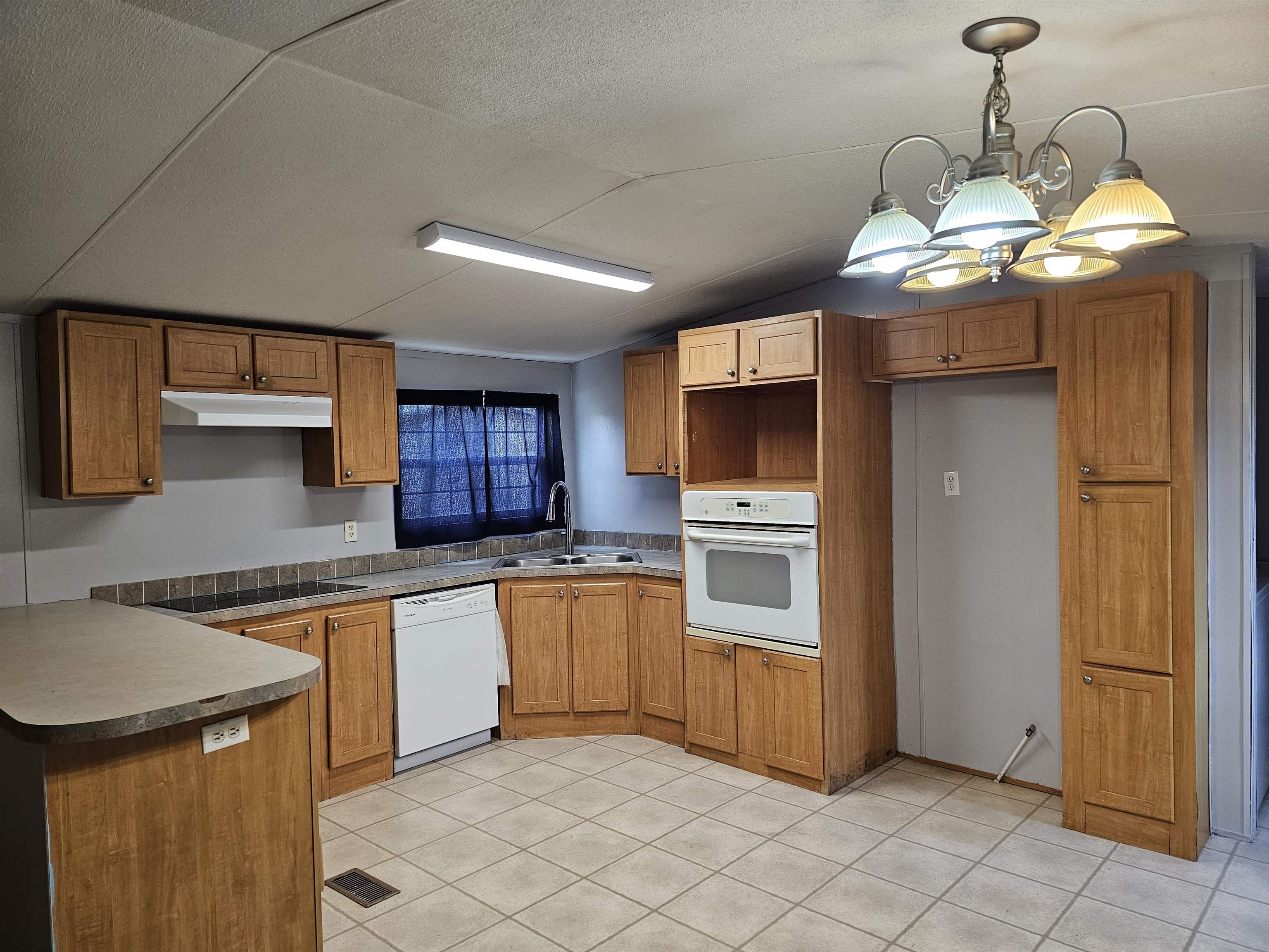 VALLEY OAKS - Residential