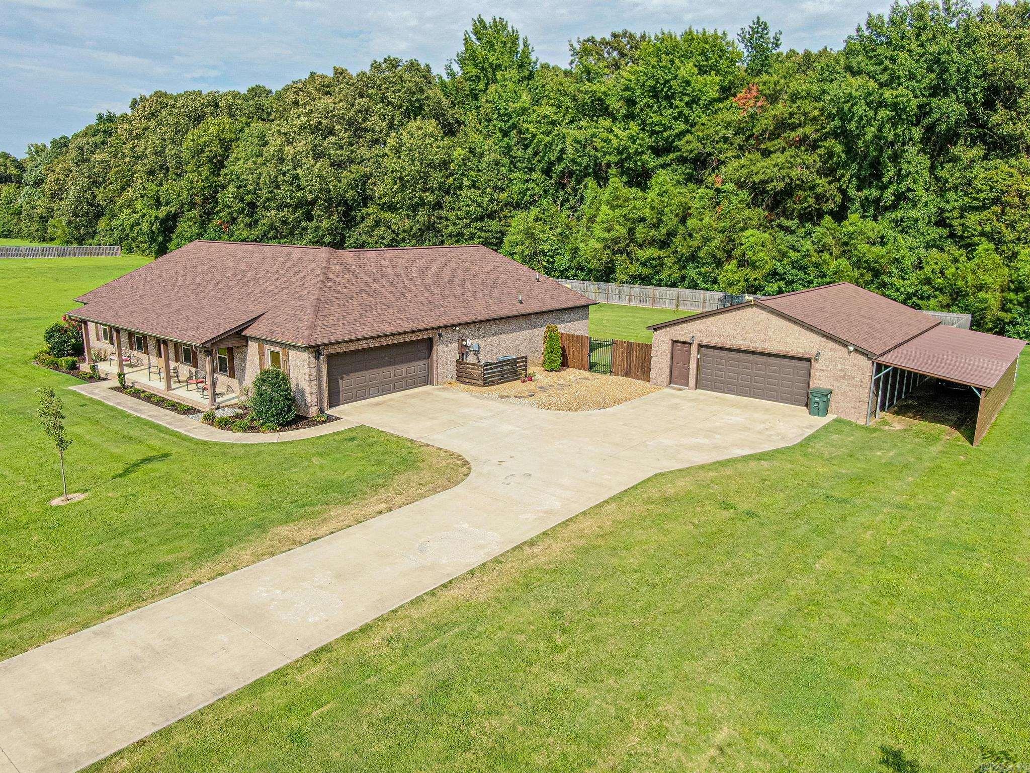 PARKWAY PLANTATION - Residential