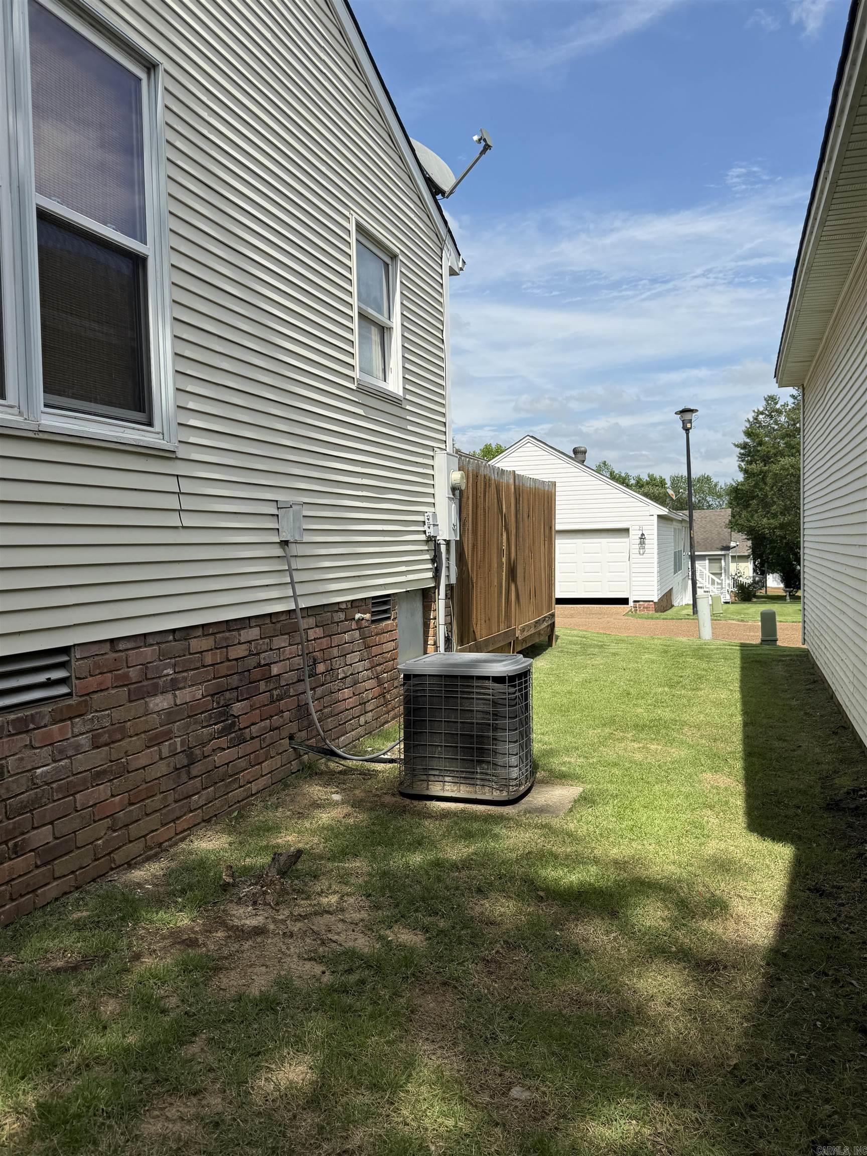 RIVER OAKS TRACE - Residential