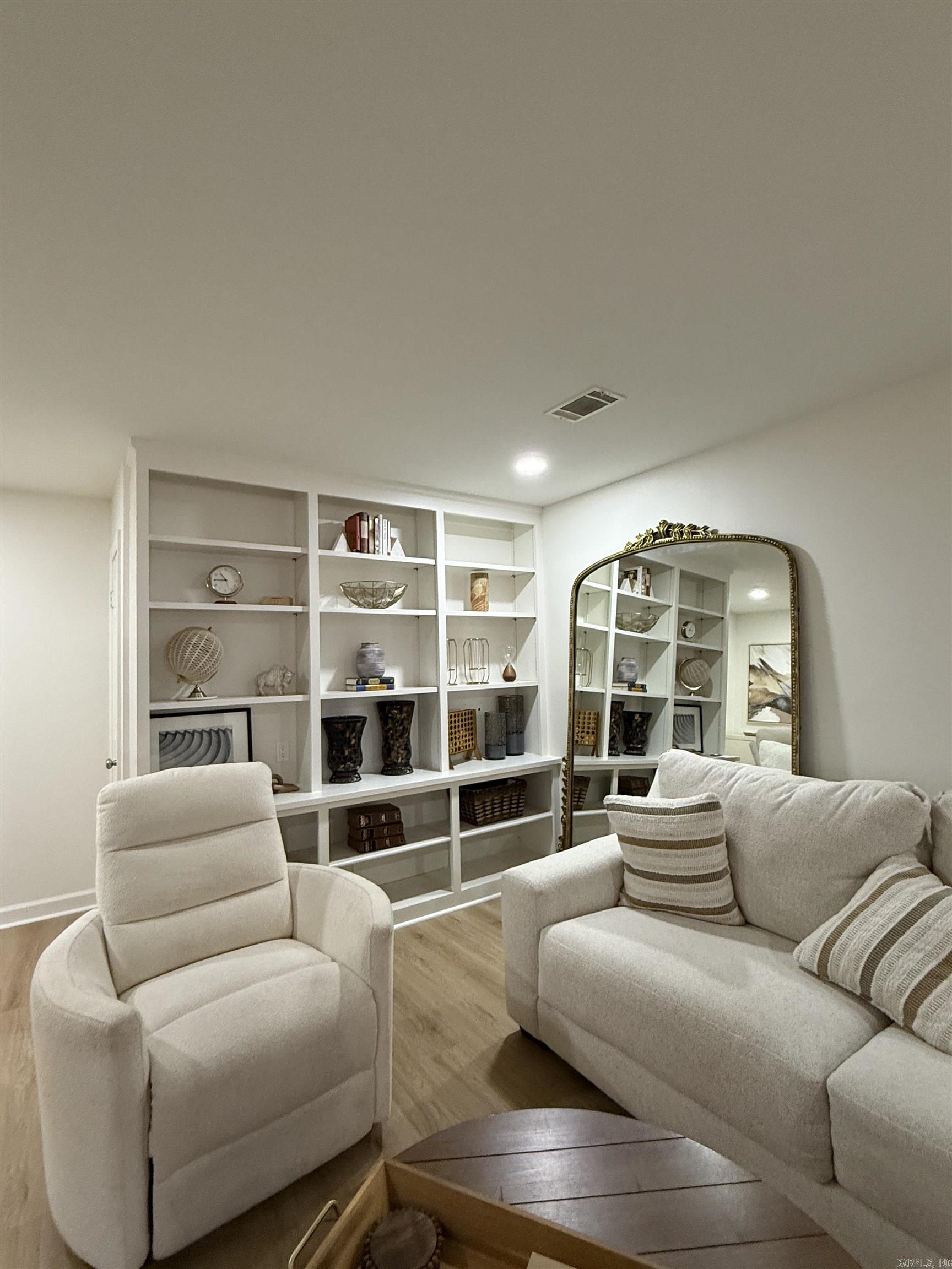 RIVER OAKS TRACE - Residential