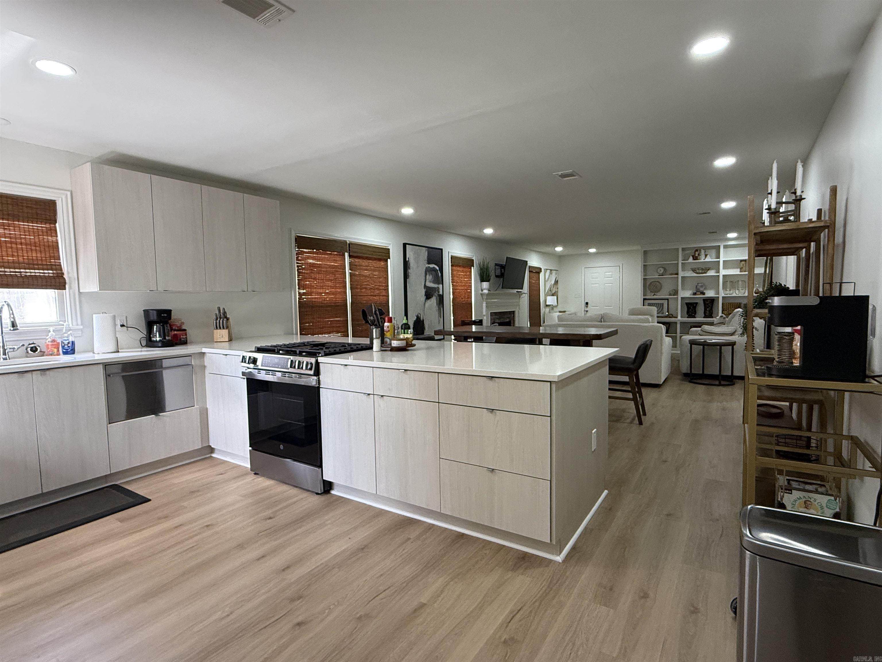 RIVER OAKS TRACE - Residential
