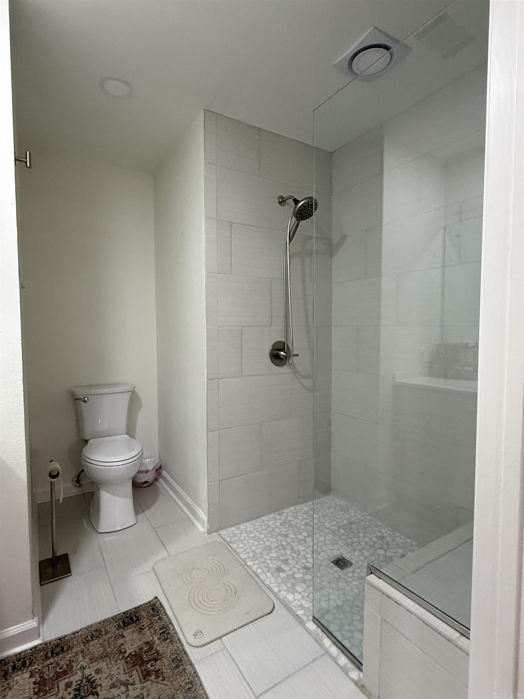 RIVER OAKS TRACE - Residential