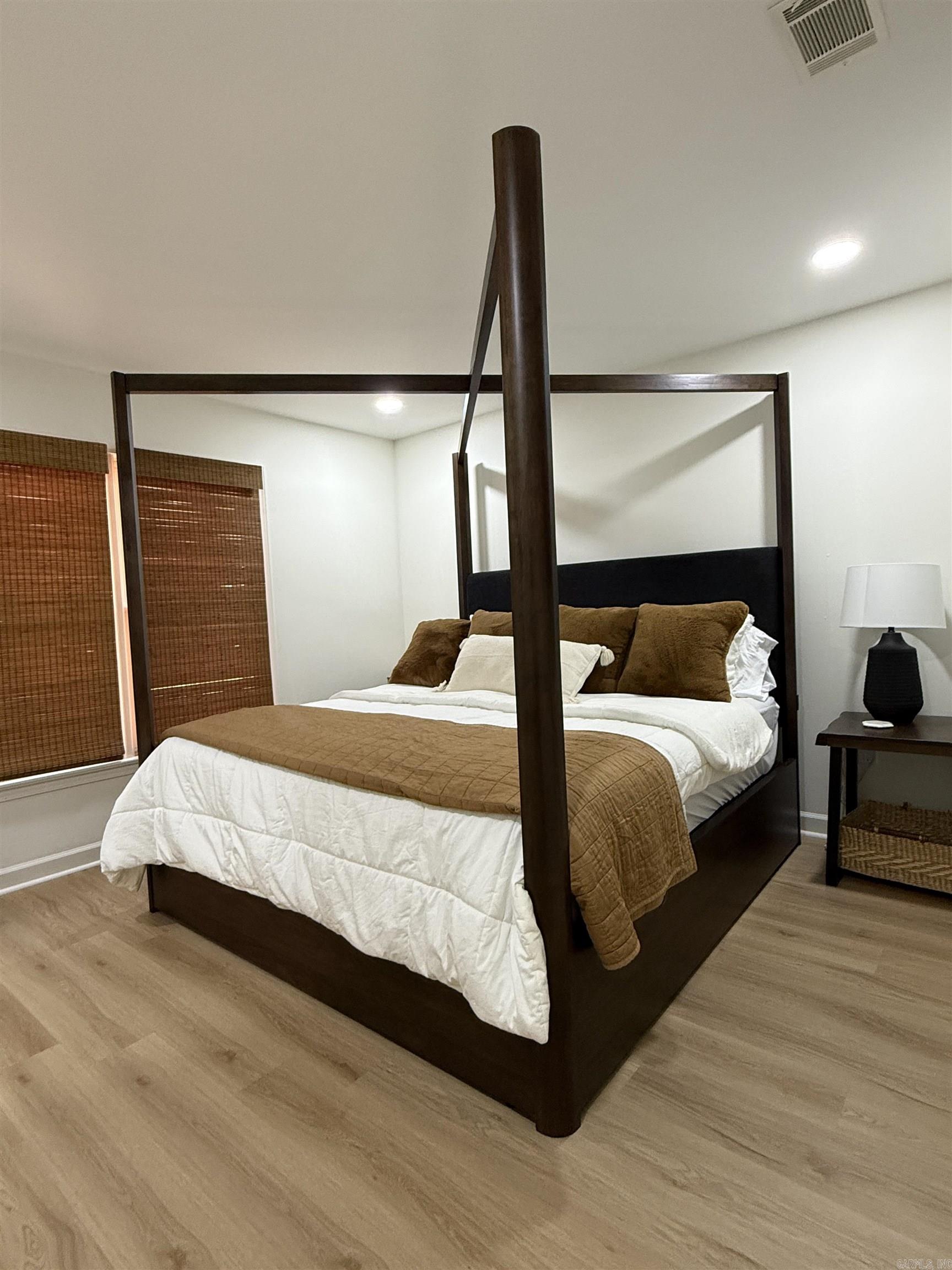 RIVER OAKS TRACE - Residential