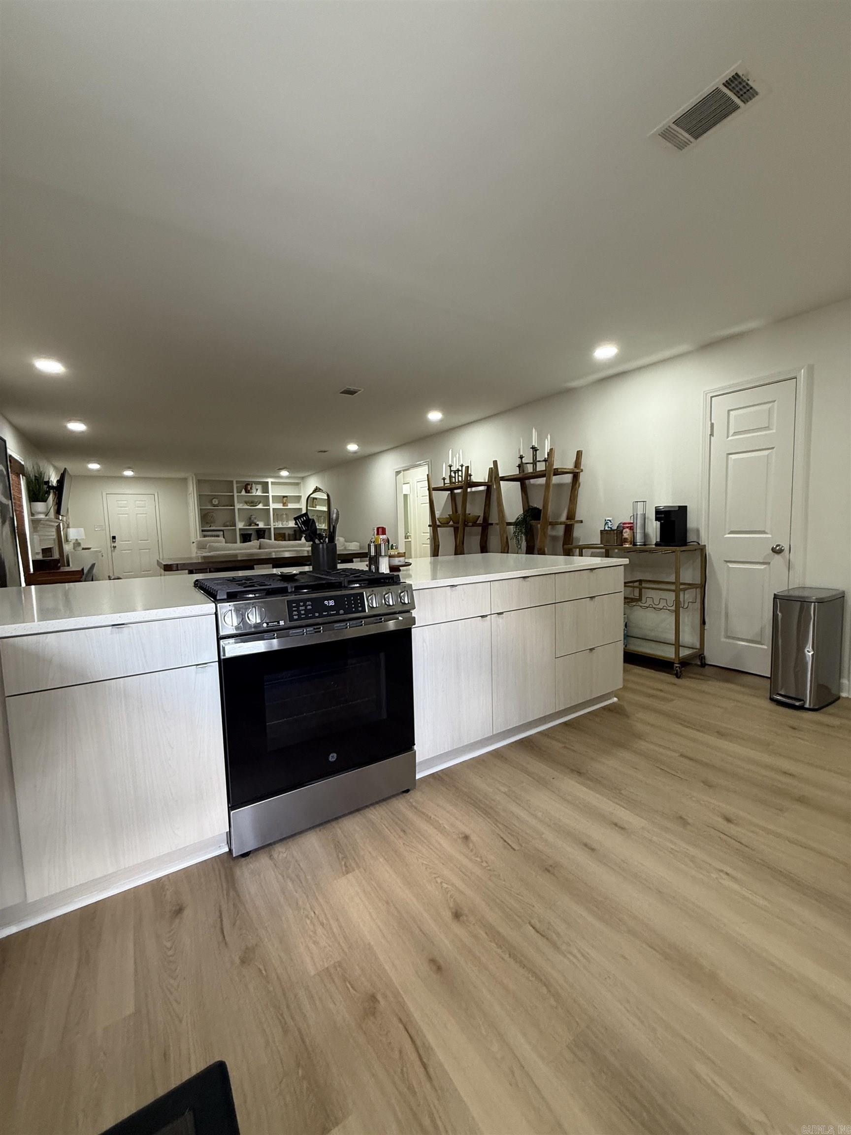 RIVER OAKS TRACE - Residential