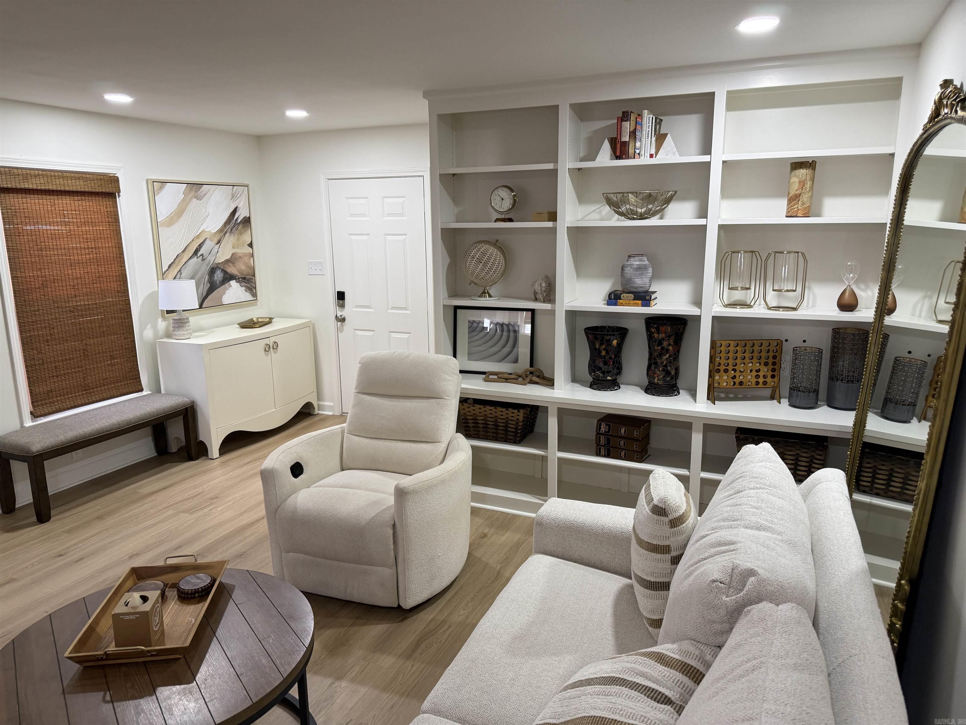 RIVER OAKS TRACE - Residential