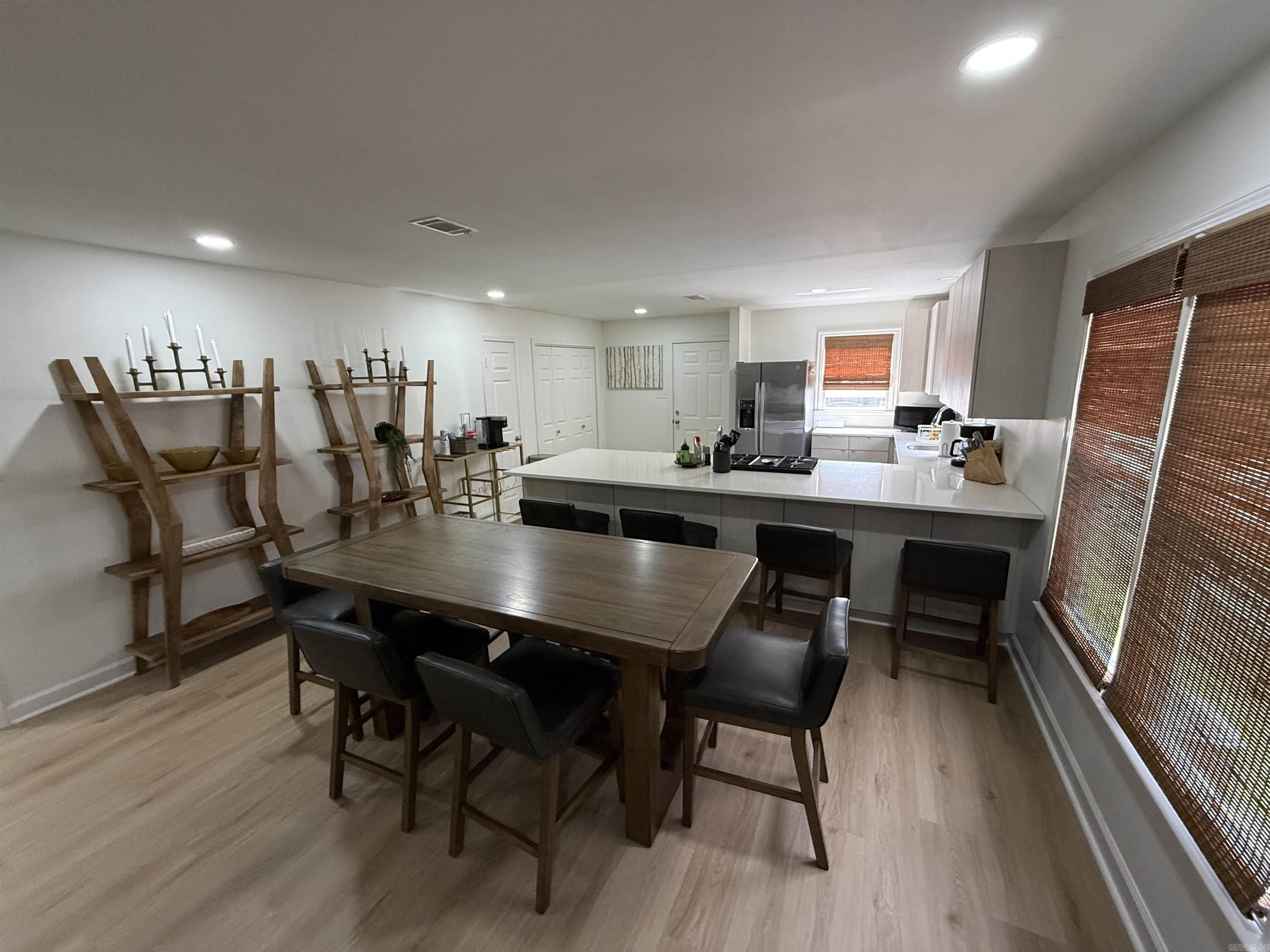 RIVER OAKS TRACE - Residential