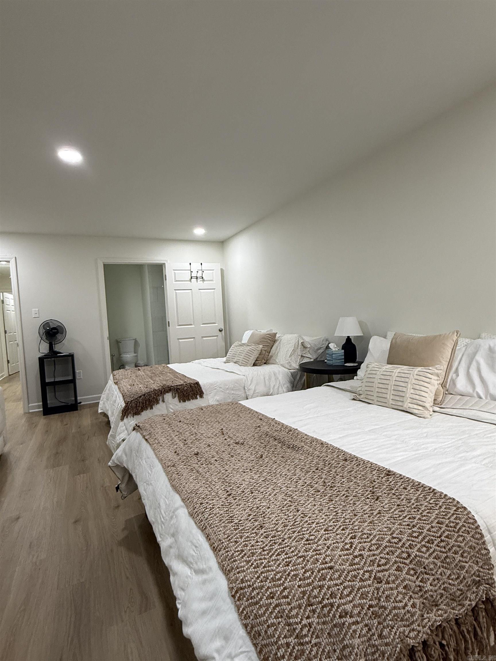 RIVER OAKS TRACE - Residential