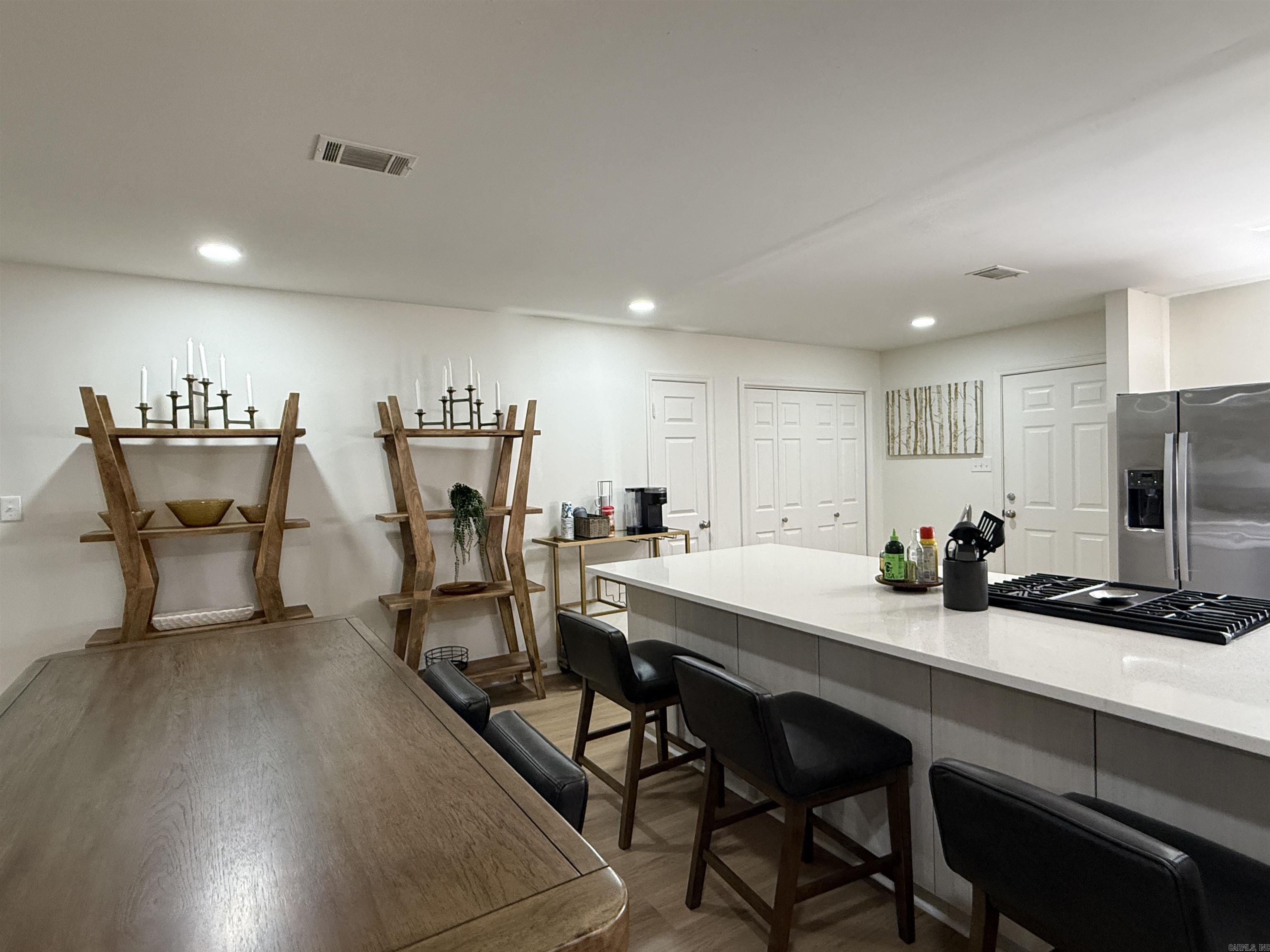 RIVER OAKS TRACE - Residential