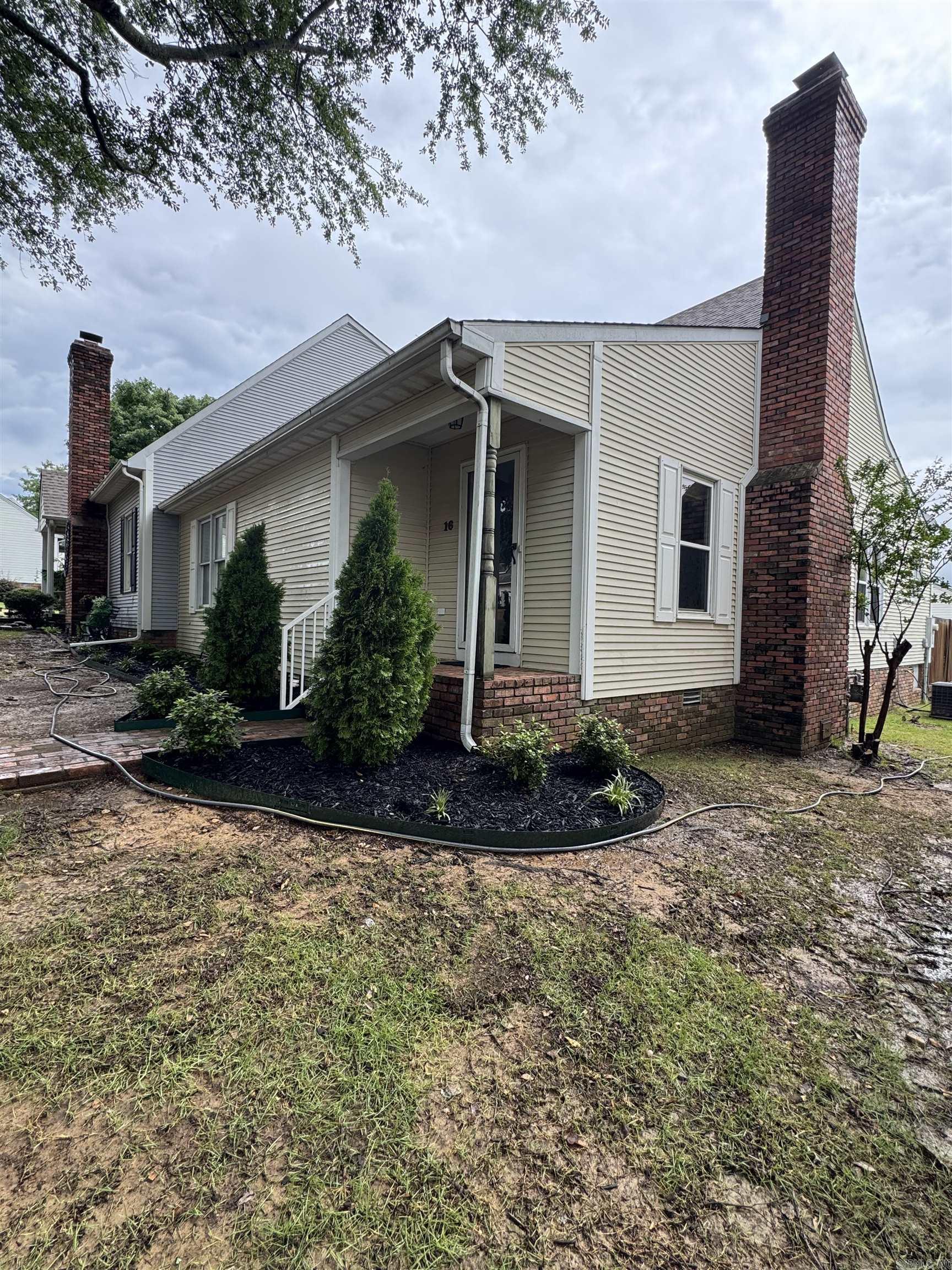 RIVER OAKS TRACE - Residential