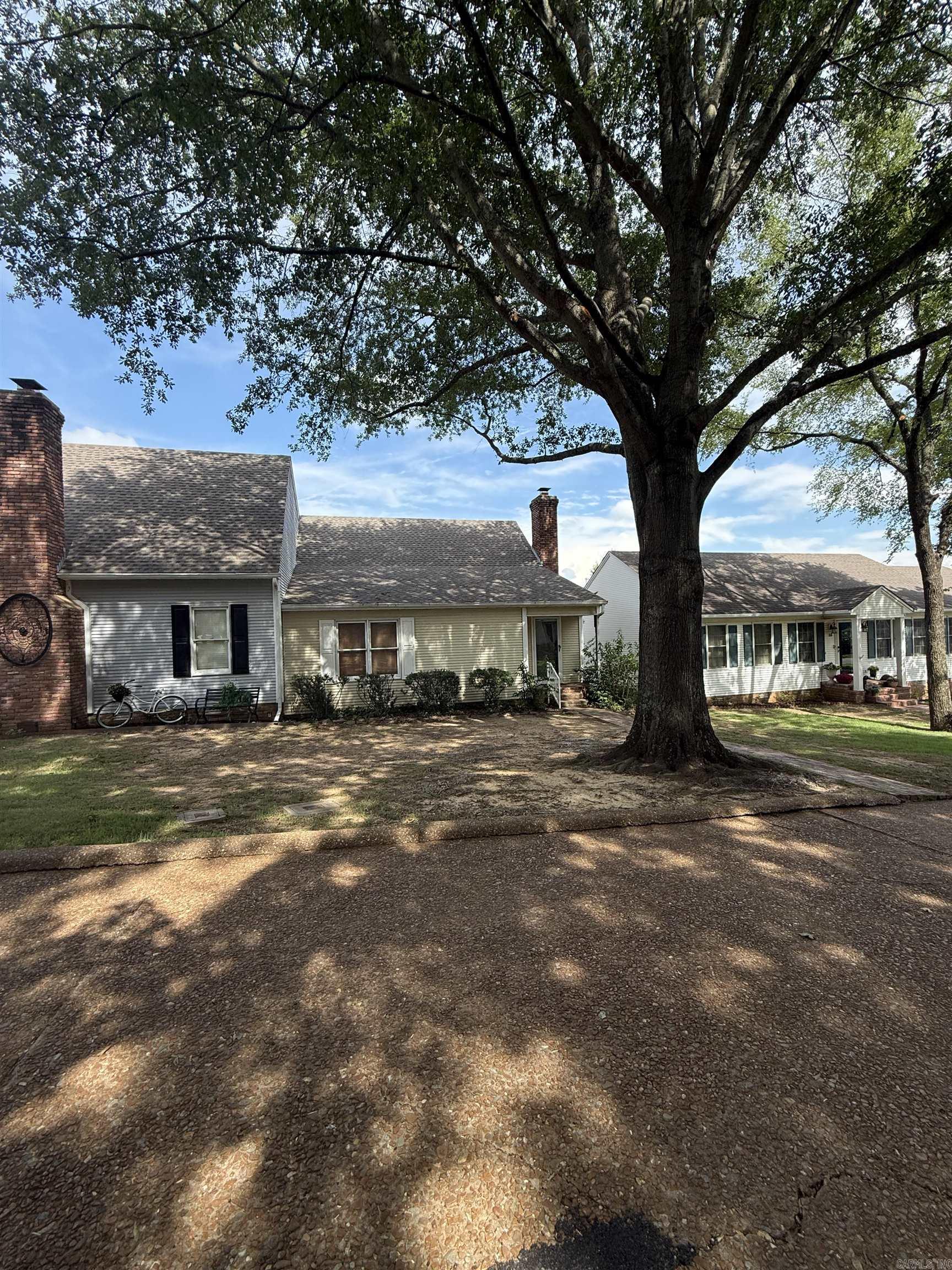 RIVER OAKS TRACE - Residential