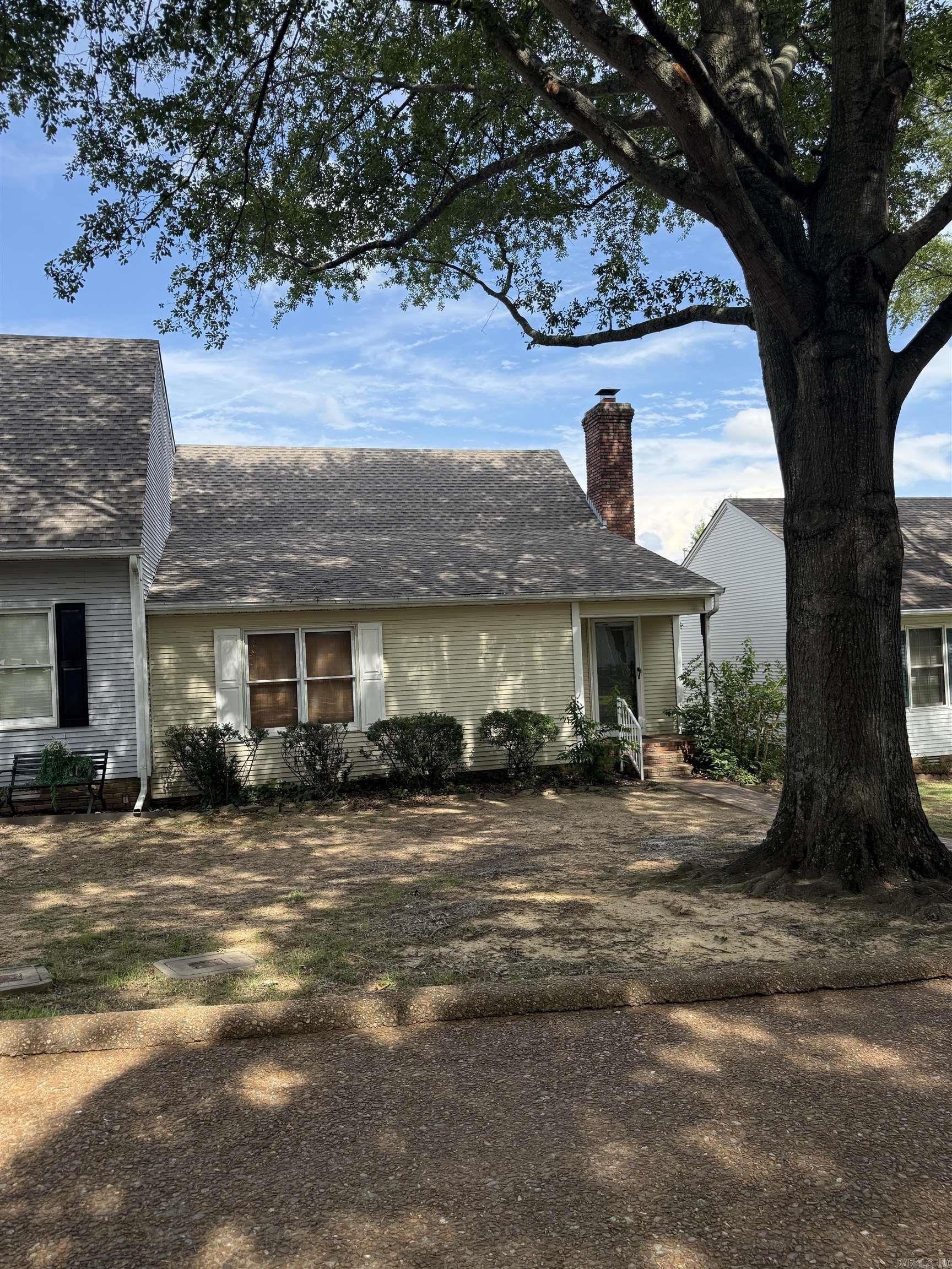 RIVER OAKS TRACE - Residential