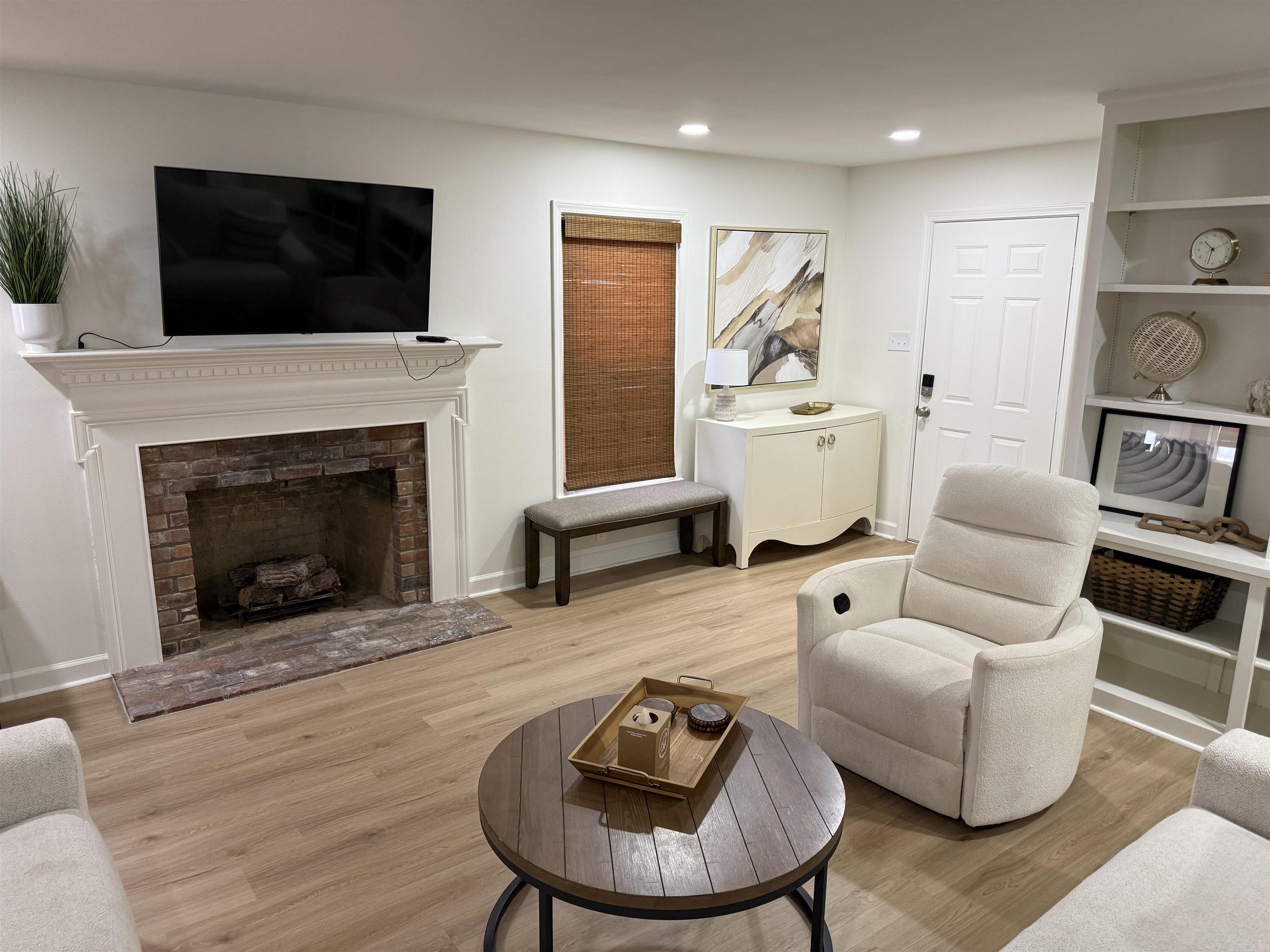 RIVER OAKS TRACE - Residential