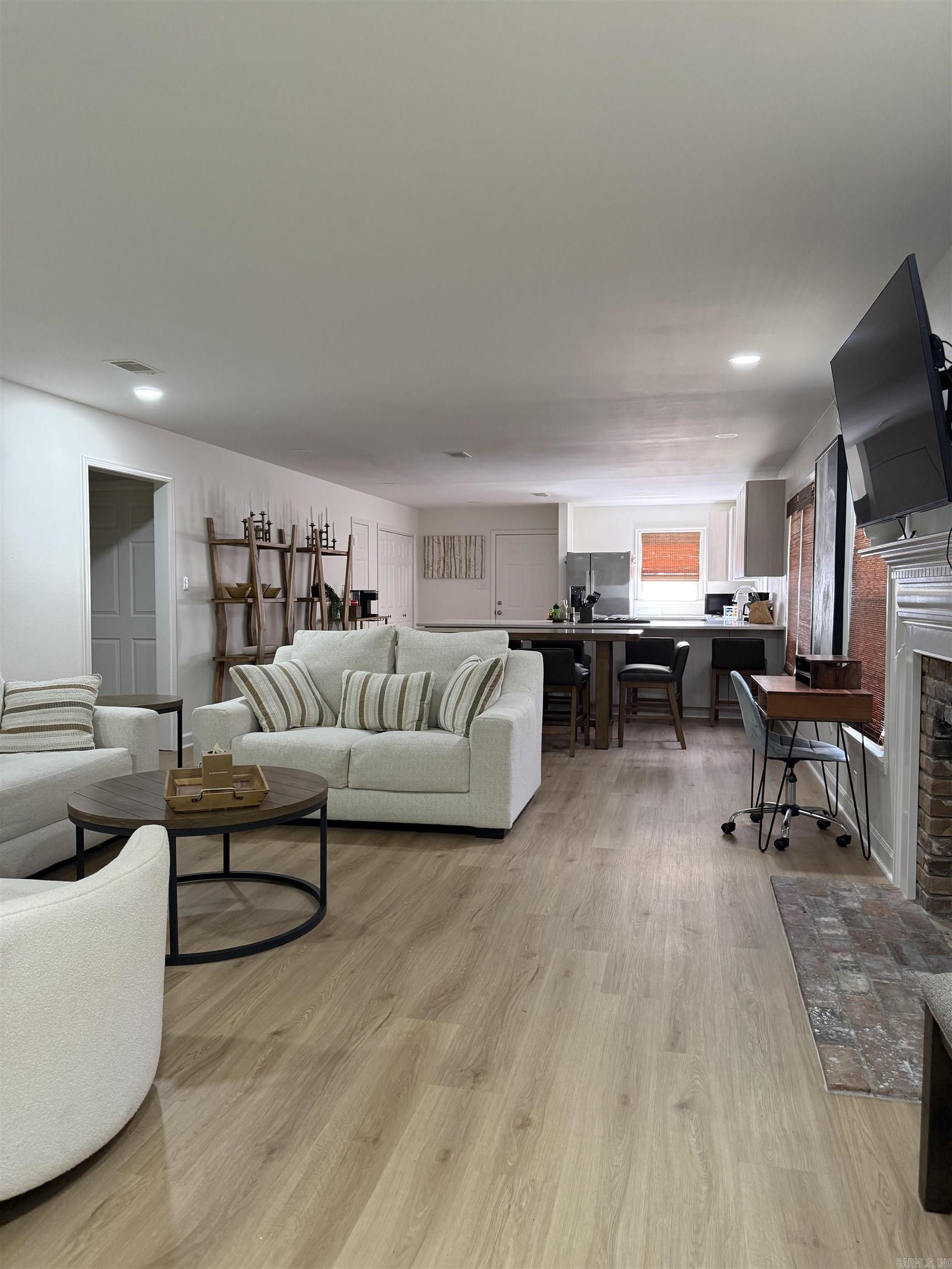 RIVER OAKS TRACE - Residential