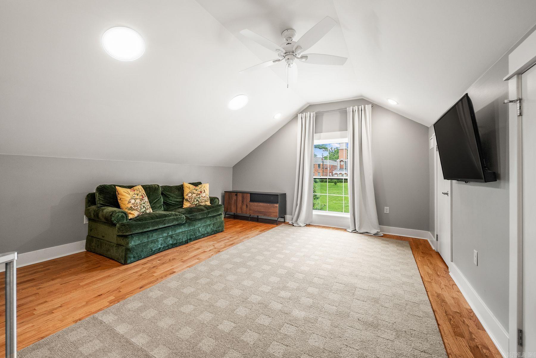 HILLCREST - Residential