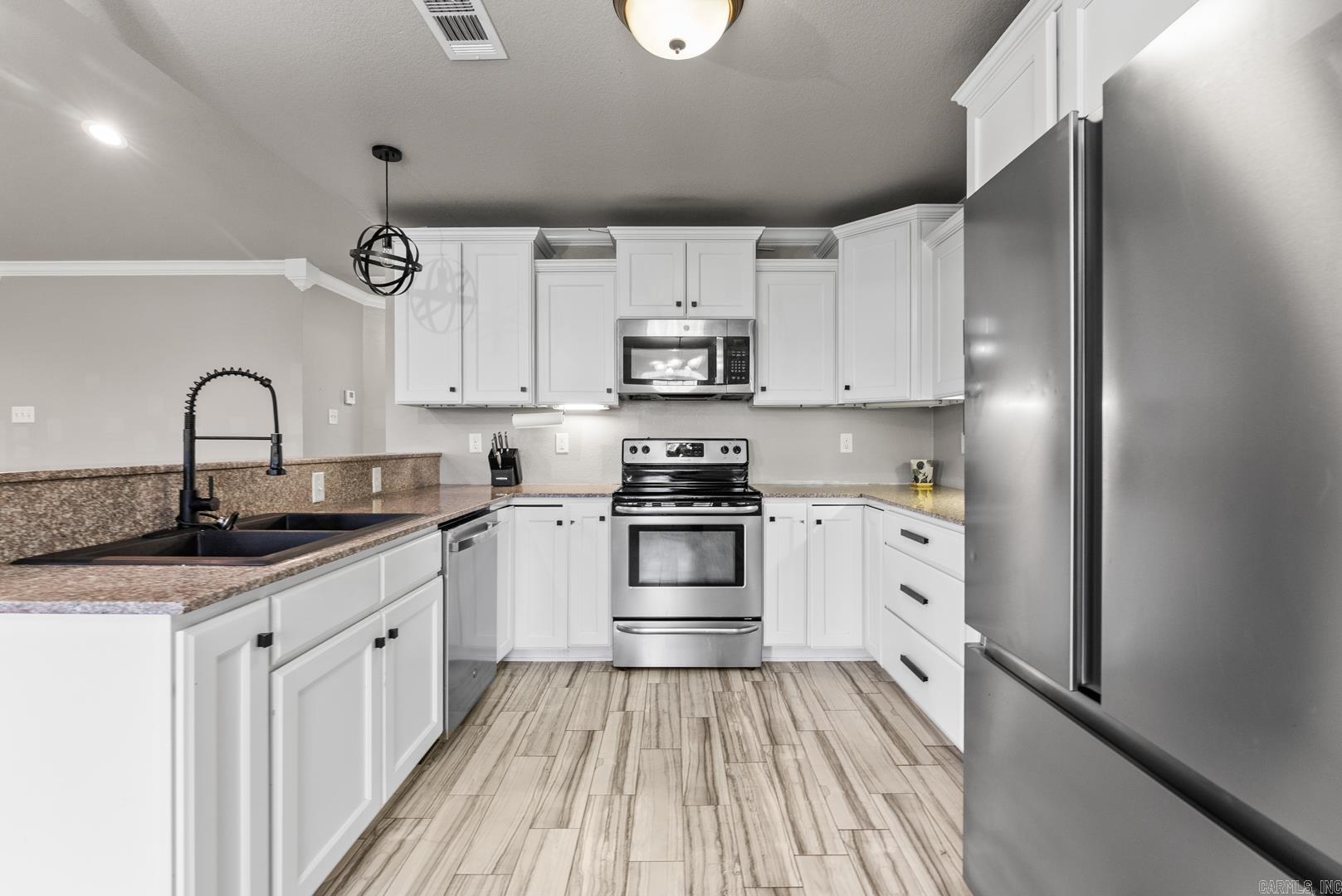 MAGNOLIA ESTATES - Residential