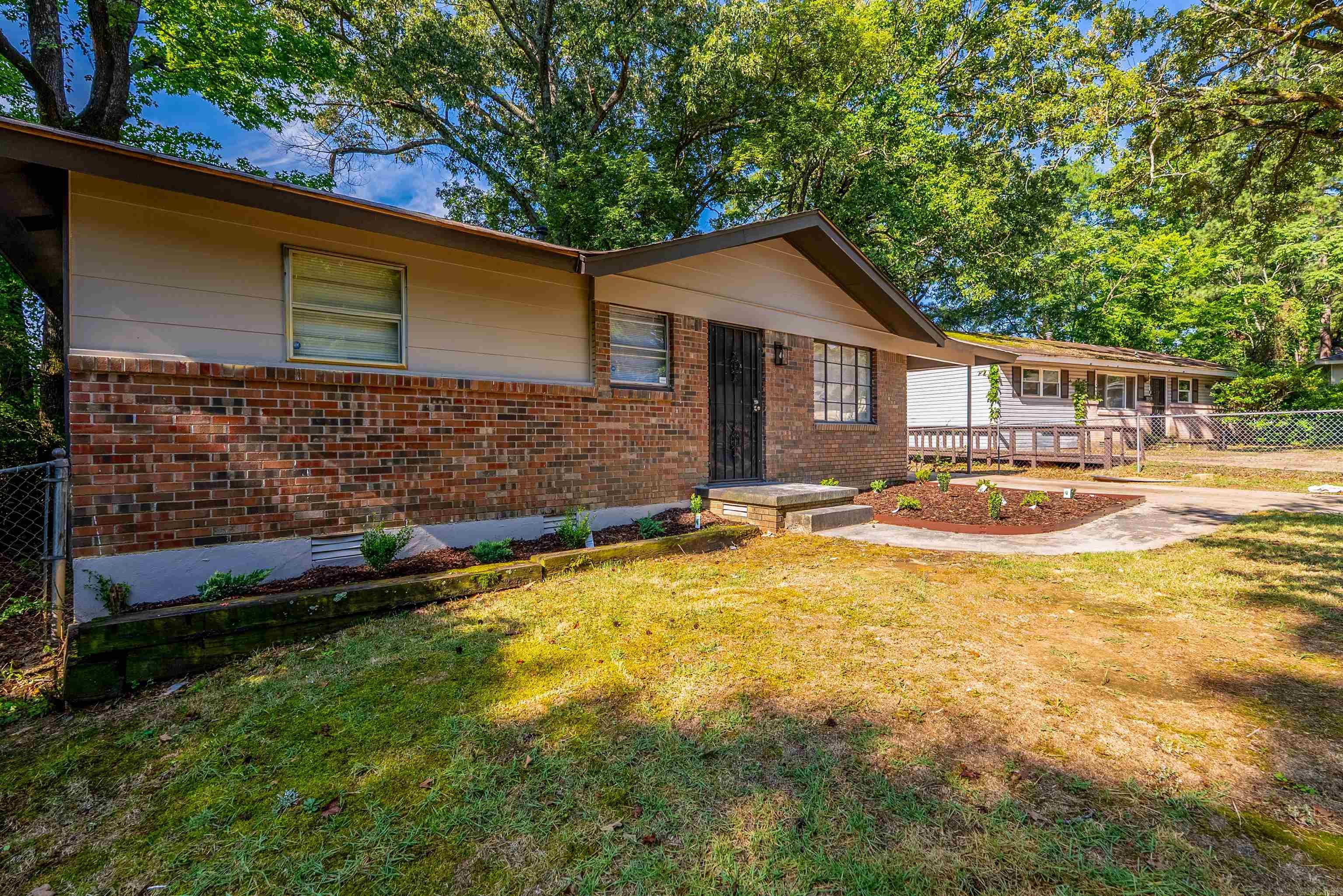 WAKEFIELD VILLAGE - Residential