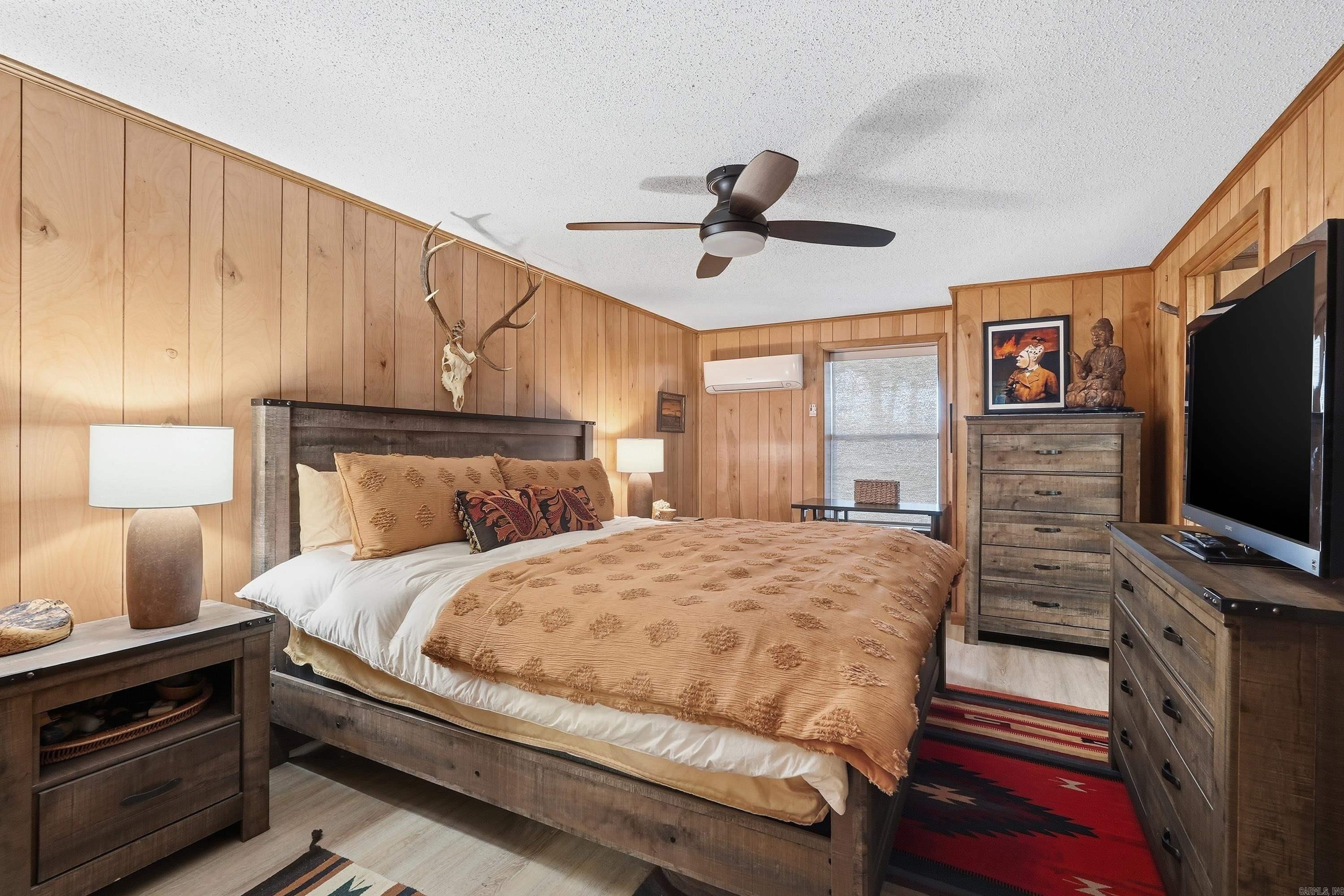 SKYPOINT ESTATES - LAKE - Residential