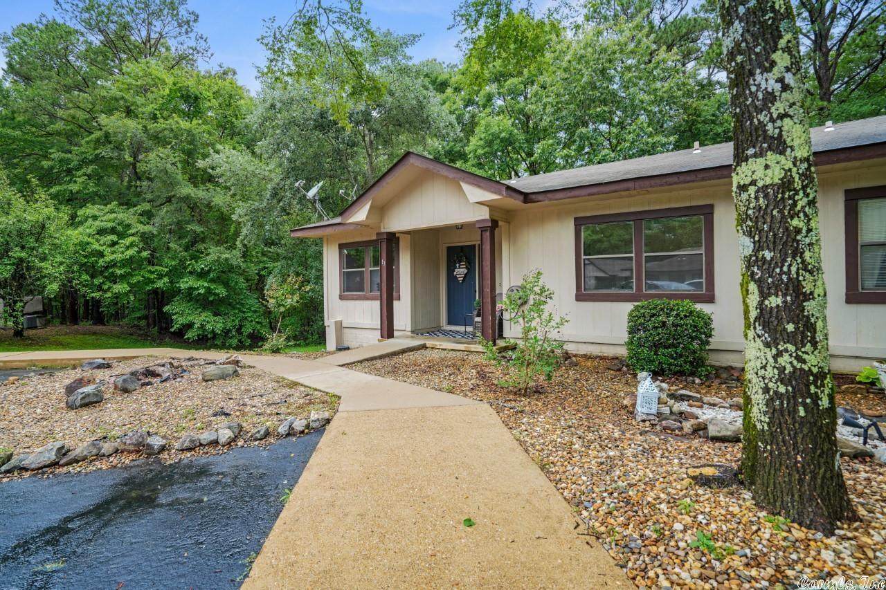 One level town home in a great community! Close to the West gate golf, hiking trails, lakes and shopping.