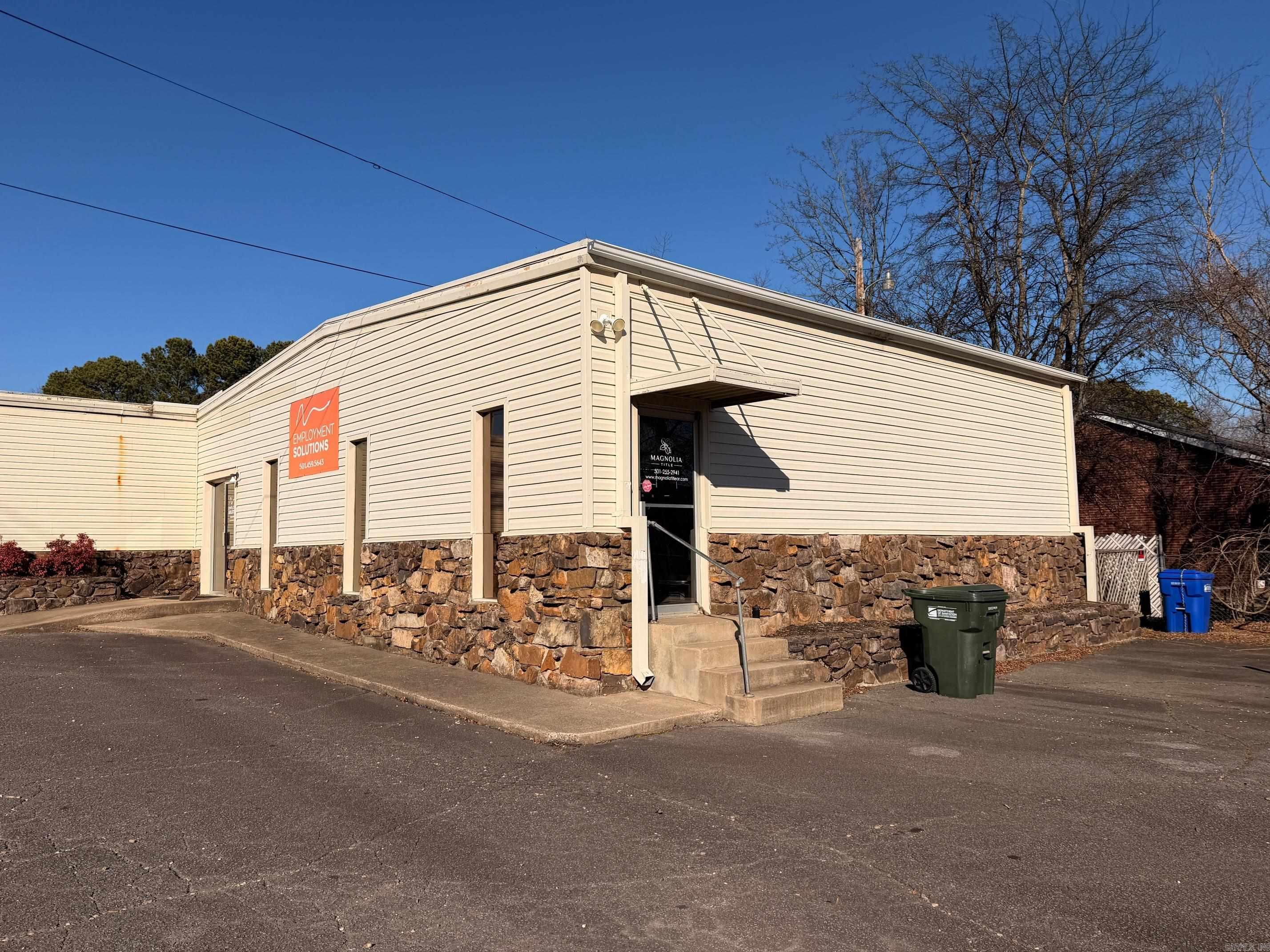 Welcome to 1622 Donaghey Avenue, a charming apartment located in the heart of Conway, AR. This apartment offers a unique blend of comfort and convenience with its separate entrance from the main office, ensuring your privacy and ease of access. The office building features a fully functional kitchen. One of the standout features of this office space is the inclusion of utilities in the rent, including internet, providing you with a hassle-free working experience. With a well-appointed bathroom and a host of amenities, 1622 Donaghey Avenue is the perfect place to welcome clients. Experience the best of Conway at 1622 Donaghey Avenue.