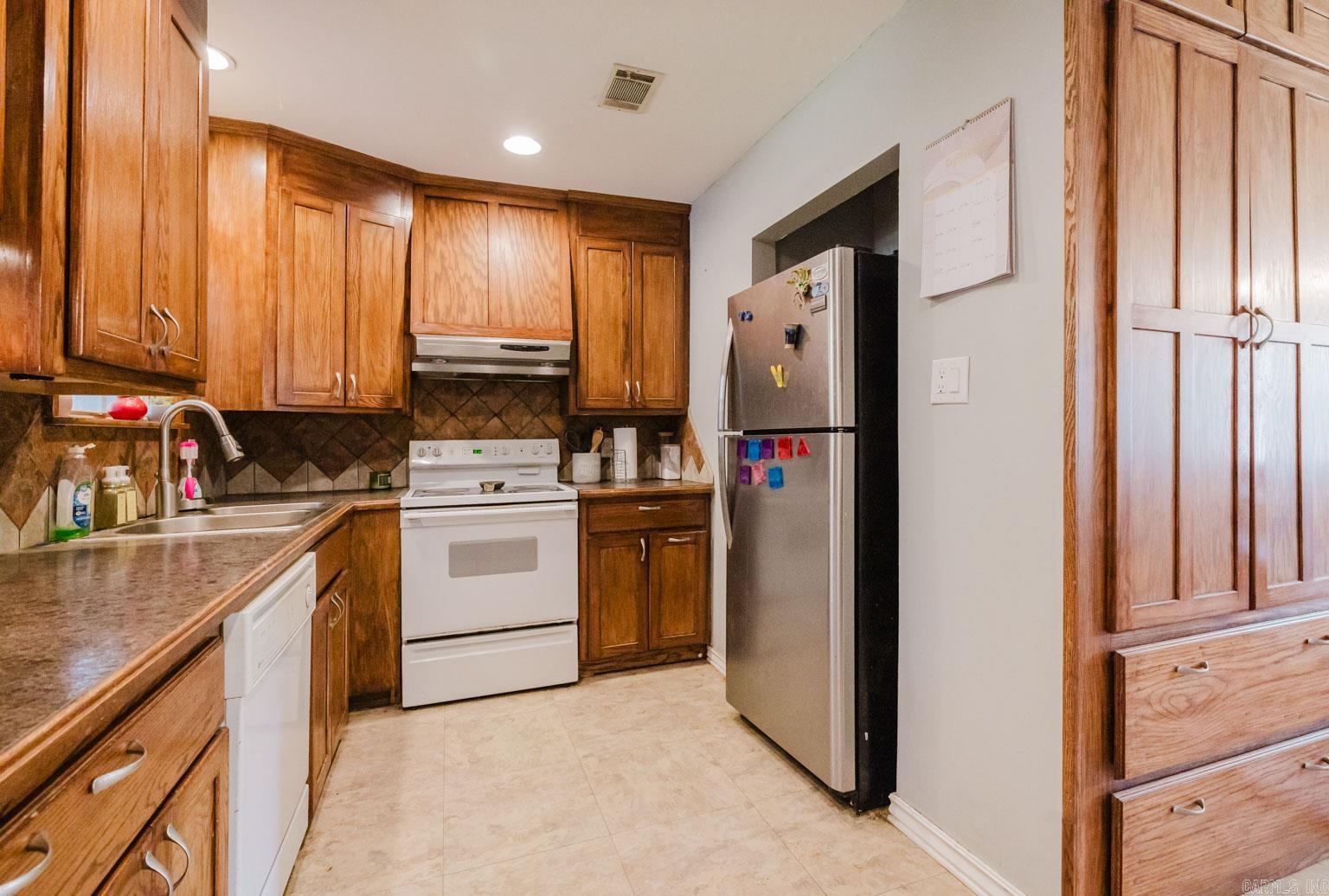 CUSHING MANOR - Residential