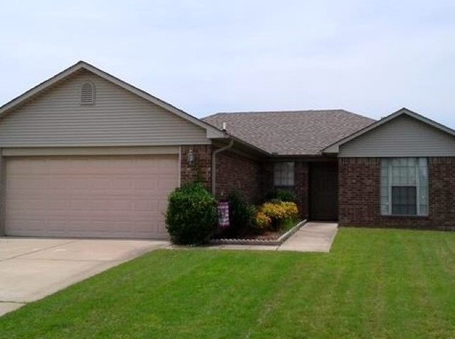 MINIMUM CREDIT SCORE REQUIRED.  Washer and Dryer and Refrigerator provided. Call Michelle 501-514-2294