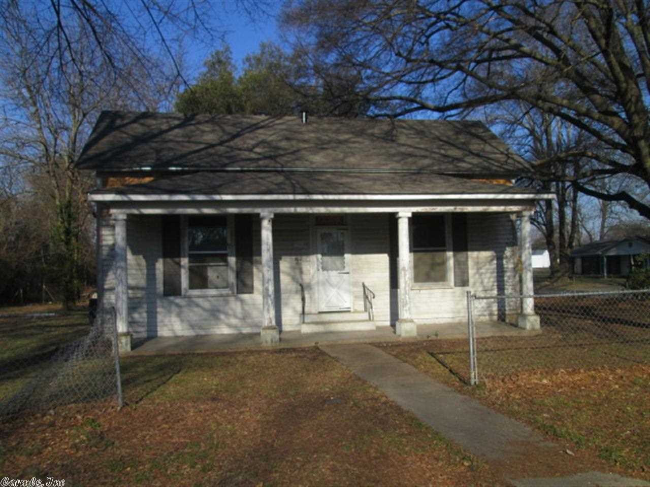 Corner of S Lowe and West Lincoln in the heart of Stuttgart. HUD case # 031-110616 sold "AS IS". Quaint two bedroom on one bath home with nice open front porch. Great investment property. Log on www.hudhomestore.com to submit offers and www.mmrem.com for management information.