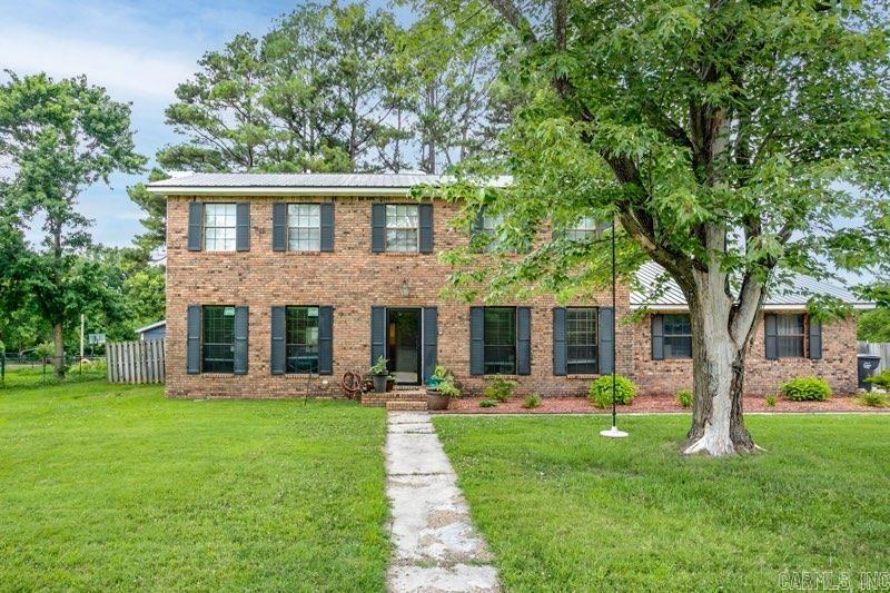 408 Eastwood Circle Beautiful two-story brick home offering 4 bedrooms and 2.5 bathrooms in a desirable location just minutes from the city park. This well-maintained property combines classic charm with numerous recent updates, making it move-in ready for its next owners. The spacious interior features a remodeled kitchen completed in 2023, along with new flooring throughout the main level installed the same year. A cozy fireplace creates a warm and inviting gathering space, while the functional floor plan provides plenty of room for family living and entertaining. Outside, you'll find exceptional curb appeal with attractive landscaping, a refreshing swimming pool, and a 12' x 20' workshop with electricity perfect forhobbies, storage, or a home workspace. Additional updates include a durable metal roof installed in 2021 for long-term peace of mind. Property Highlights: 4 bedrooms, 2.5 bathrooms Two-story brick home Metal roof (2021) Remodeled kitchen (2023) New main-floor flooring (2023) Fireplace Swimming pool Beautiful landscaping and excellent curb appeal 12' x 20' workshop with electricity Convenient location near the city park This property offers the perfect combination of c