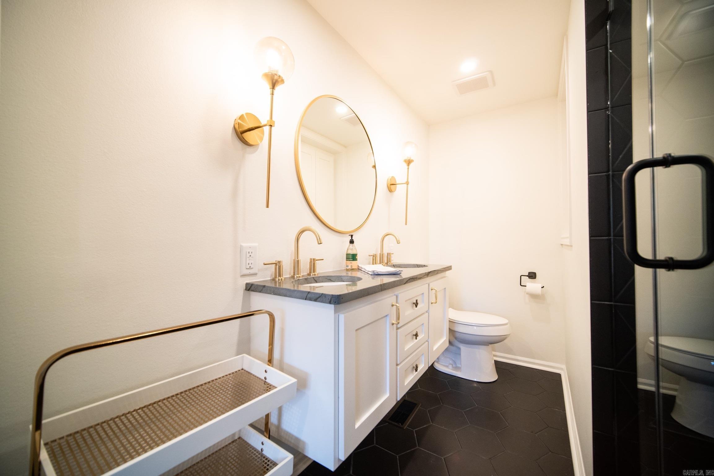 LINCOLN PARK - Residential Lease