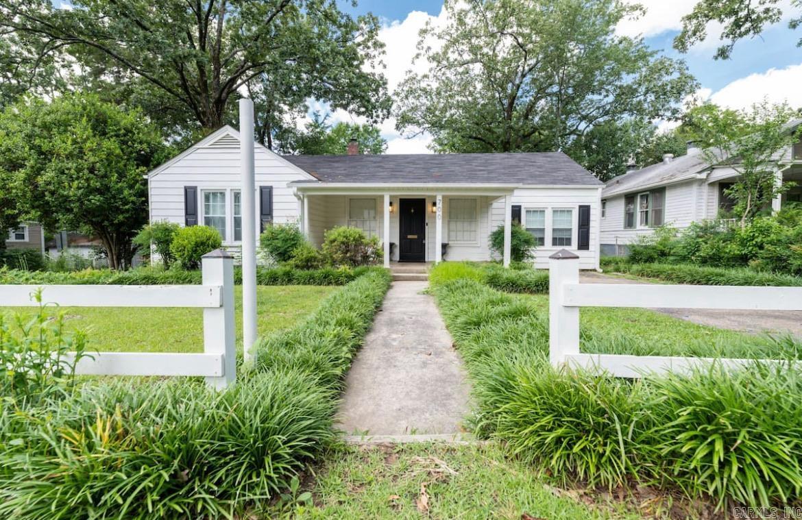 LINCOLN PARK - Residential Lease