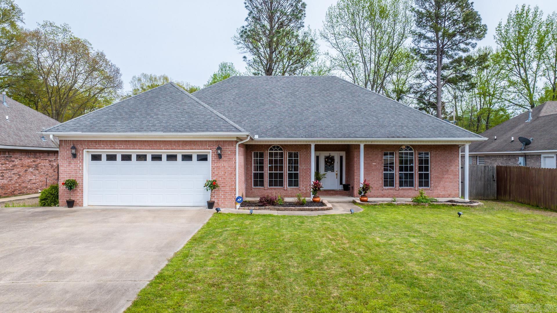 Absolutely beautiful rare find in the prized Collenwood subdivision! Features include a large living room with a beautiful fireplace, brand new lighting throughout, a new fridge, new stove, updated backsplash, a formal dining area with eat-in kitchen and breakfast bar, a spacious fenced-in back yard, and so much more! Schedule your showings before this home is gone!
