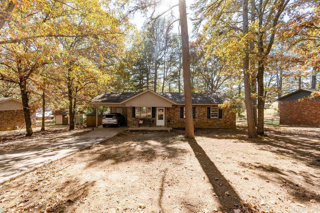 Introducing a cozy 3-bed, 1-bath home in a quiet cul-de-sac neighborhood. This gem features a private backyard with a fence, perfect for outdoor relaxation and activities. With a sunny living space, well-equipped kitchen, and three bedrooms, it's a versatile space for family and guests. This family-friendly area with easy access to schools, park, and downtown Heber Springs this is the ideal home for you.