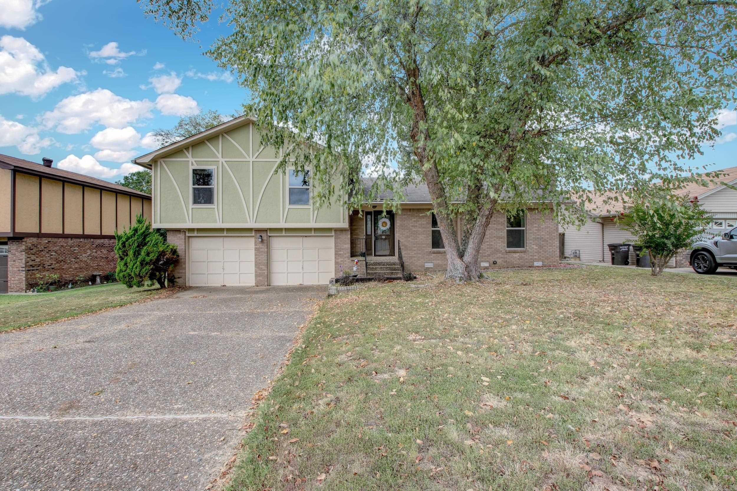 Inviting Split-Level Home on Cue-de-Sac with Fenced Yard and Storage Building with Power. 3 bedrooms, 2 baths with separate dining room &  spacious kitchen with plenty of cabinets and prep area are a welcomed feature. Fenced backyard with 12x16 storage building with ELECTRIC. Pack your bags - this house and neighborhood has it all - the neighborhood offers a POOL and walking trails and a picnic area. New Gutters with leafguard. Newer windows on the front 2 bedrooms of the house. Oversized garage with 5x9 heated and cooled laundry in the garage. Updated floors in kitchen and master. Encapsulated crawl space.