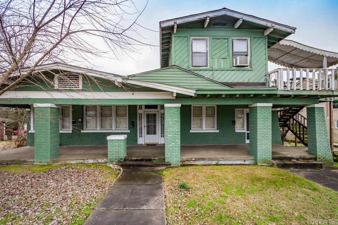 This 1 bedroom 1 bath in Park Hill features lots of natural light and historic charm. The apartment is conveniently located just right off the interstate making it easy to get to anywhere in town. Call or text today to set up a showing or to apply for an application! Pets Negotiable. Utilities Seperate. No W/D. Best Location in NLR. Welcome Home!