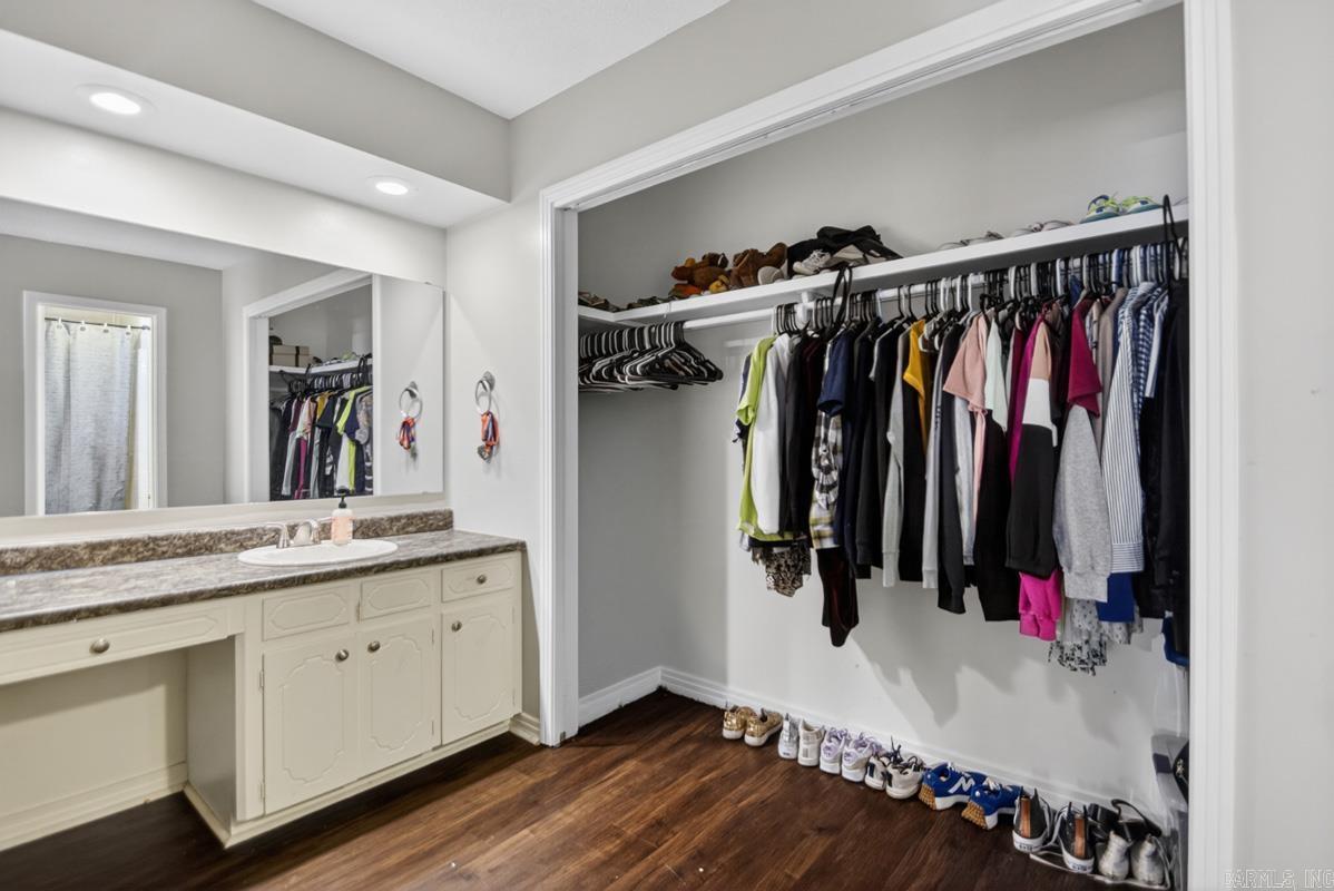 INDIAN HILLS - Residential