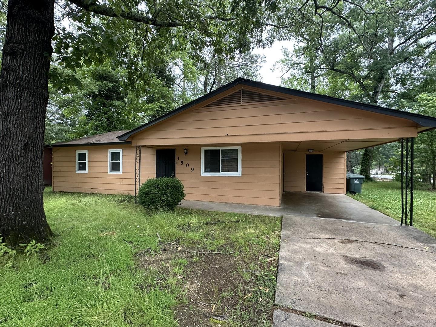 Great price on this cute and clean 4 bedroom 1.5 bath, kitchen dining combo, nice sized living room, laundry room, partially fenced back yard.  Agents see confidential agent remarks for additional information and showing instructions.
