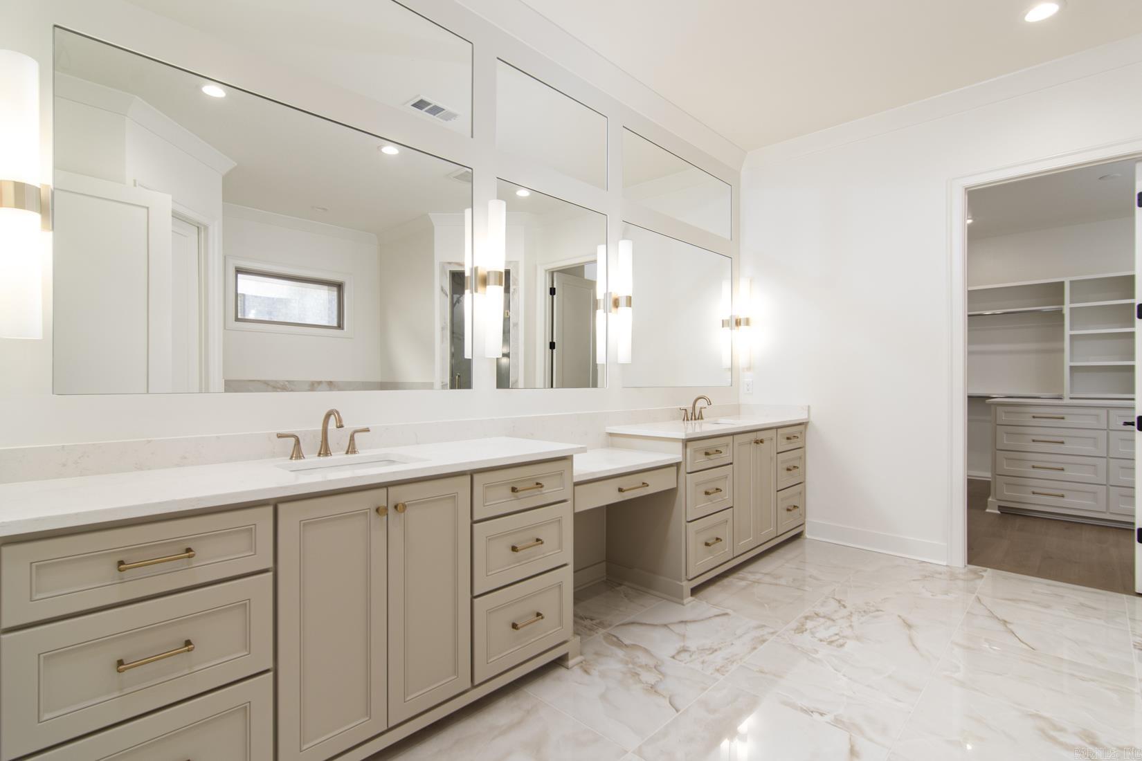 CHENAL VALLEY ABINGTON COURT - Residential
