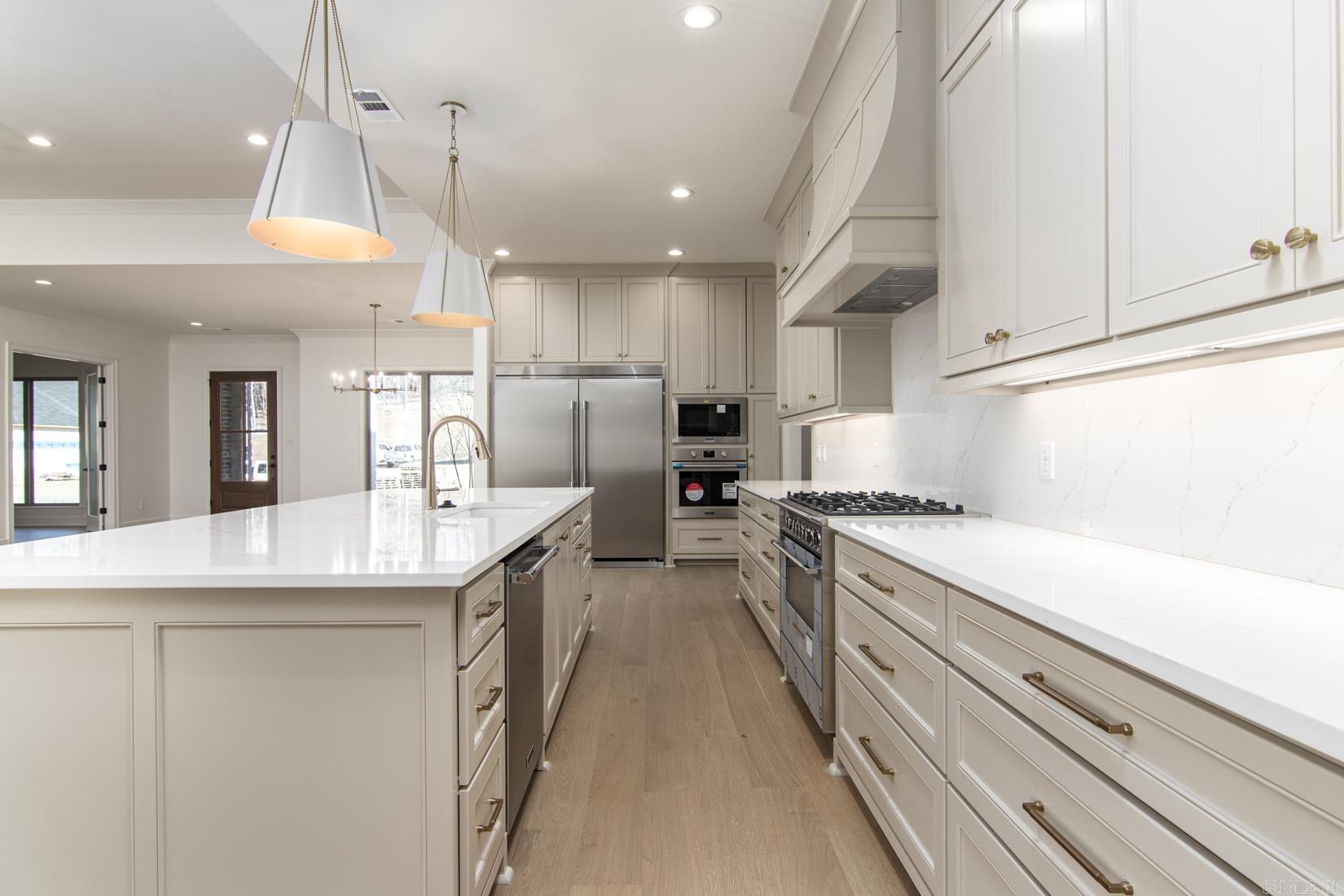 CHENAL VALLEY ABINGTON COURT - Residential