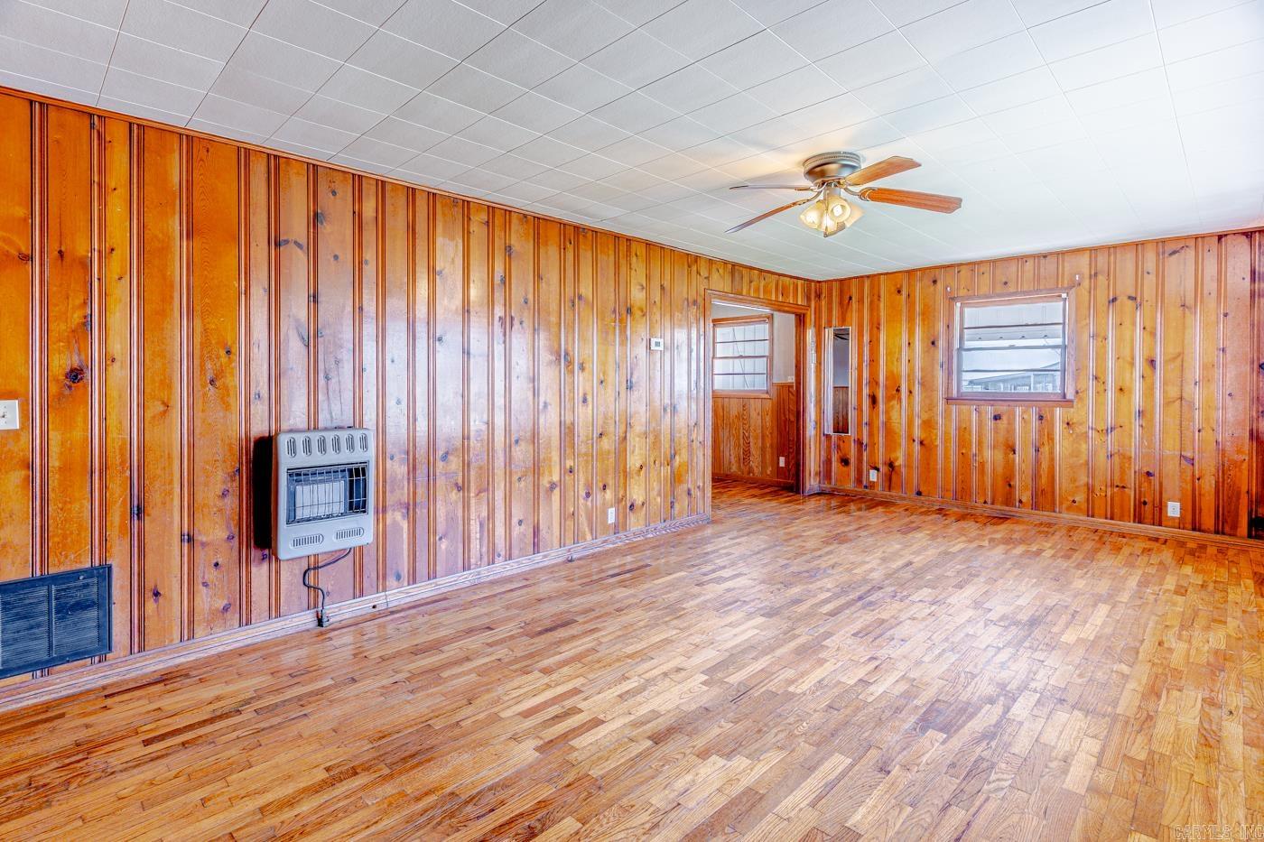 REPLAT E1/2 LOT 5 COBB & LEE - Residential