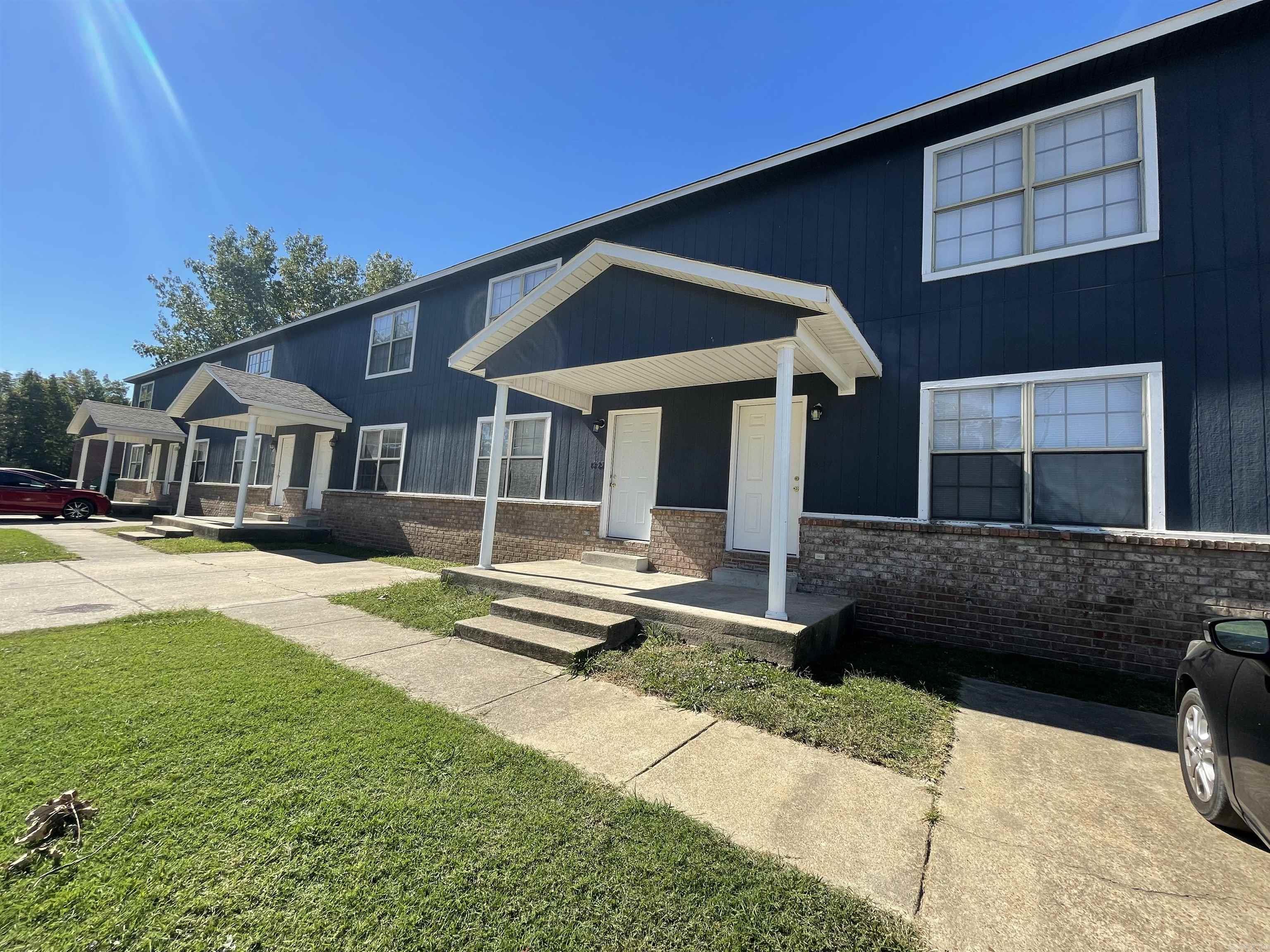 Beautiful well-maintain apartments. Ready for you to move in.