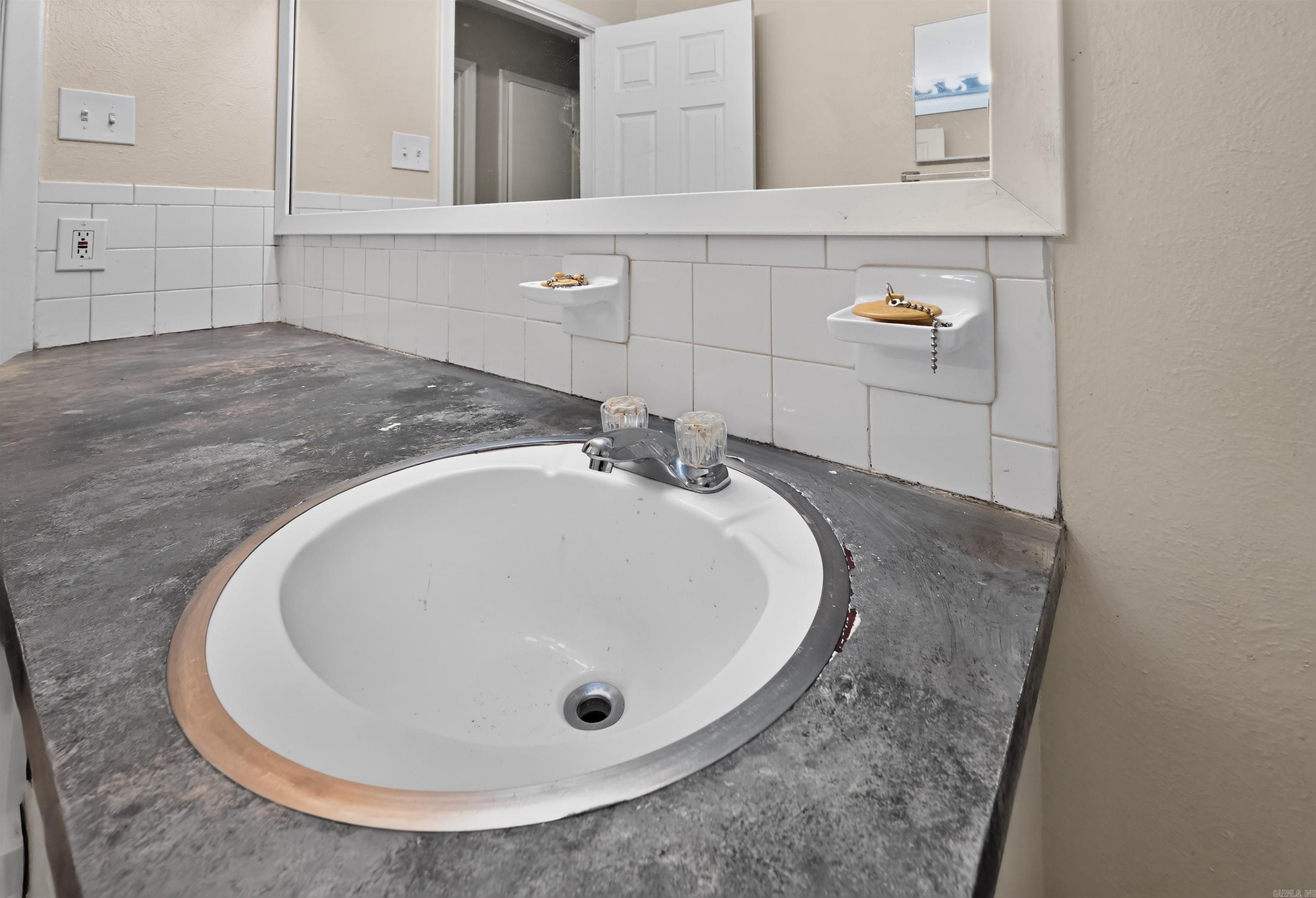 HICKMAN & MCCONNELL - Residential
