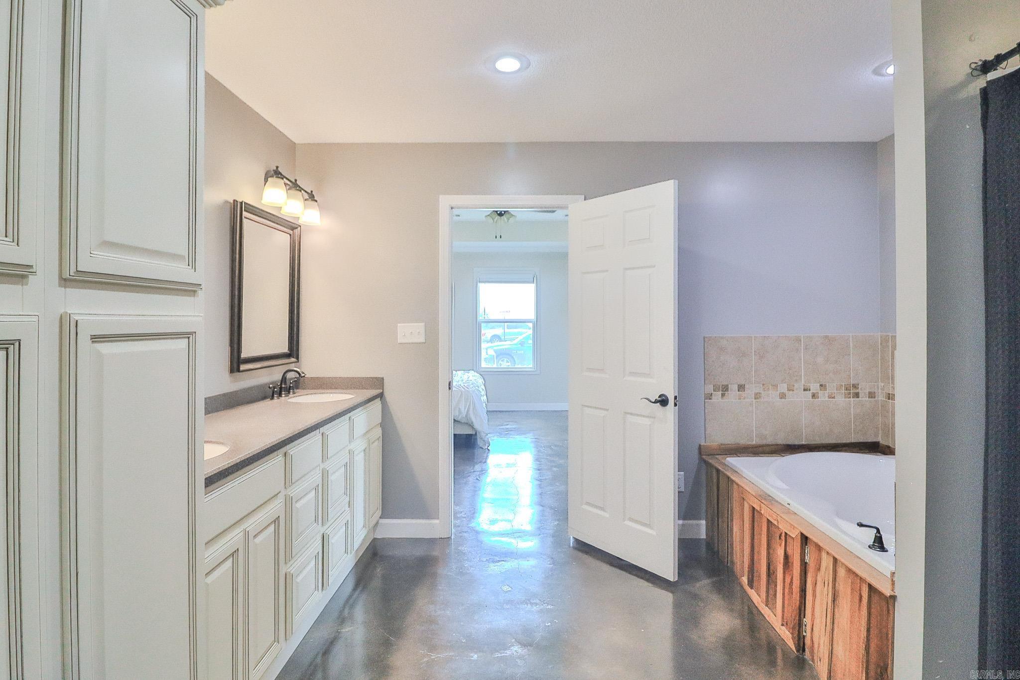 SOUTHPOINTE ACRES - Residential
