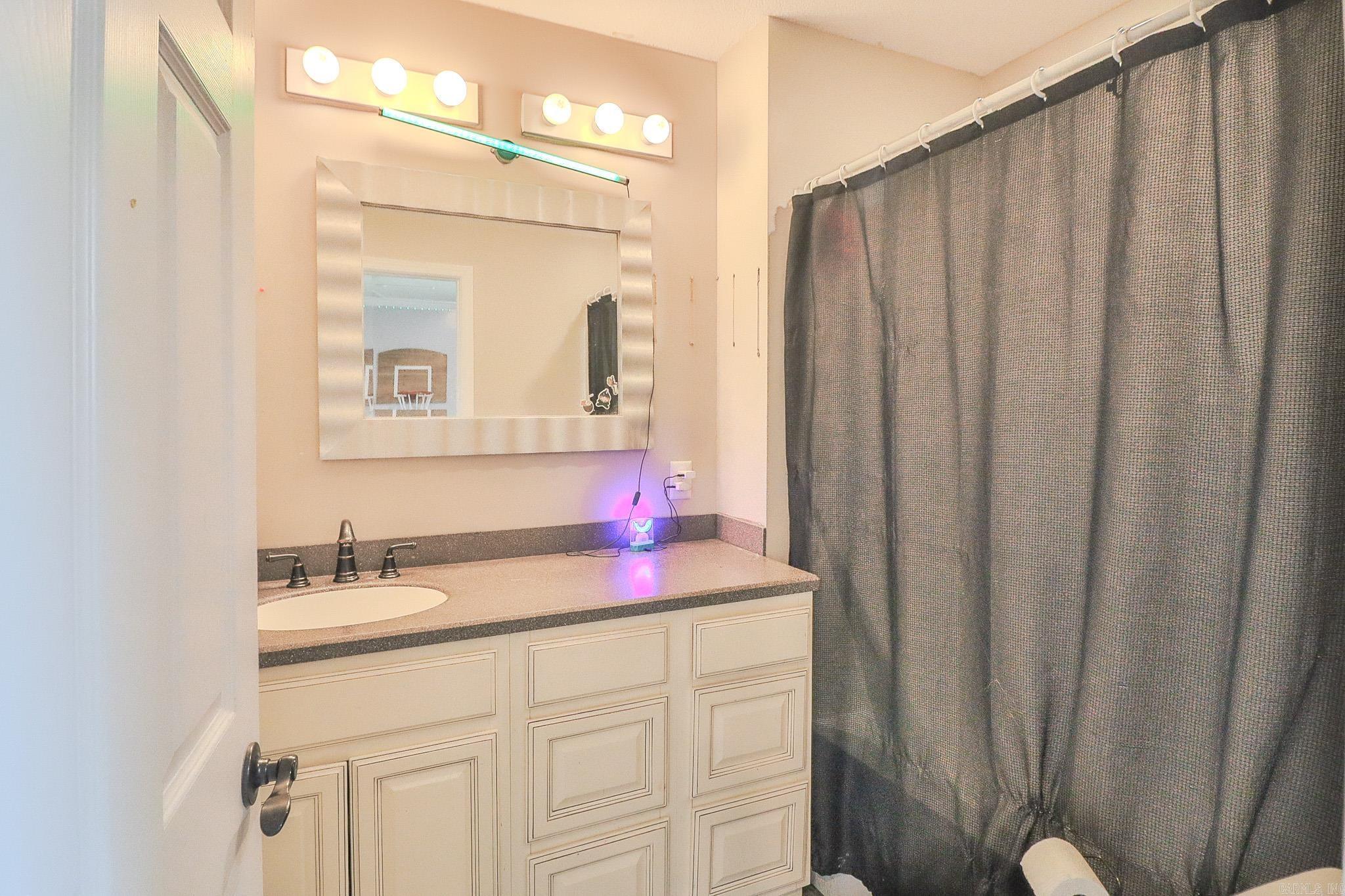 SOUTHPOINTE ACRES - Residential
