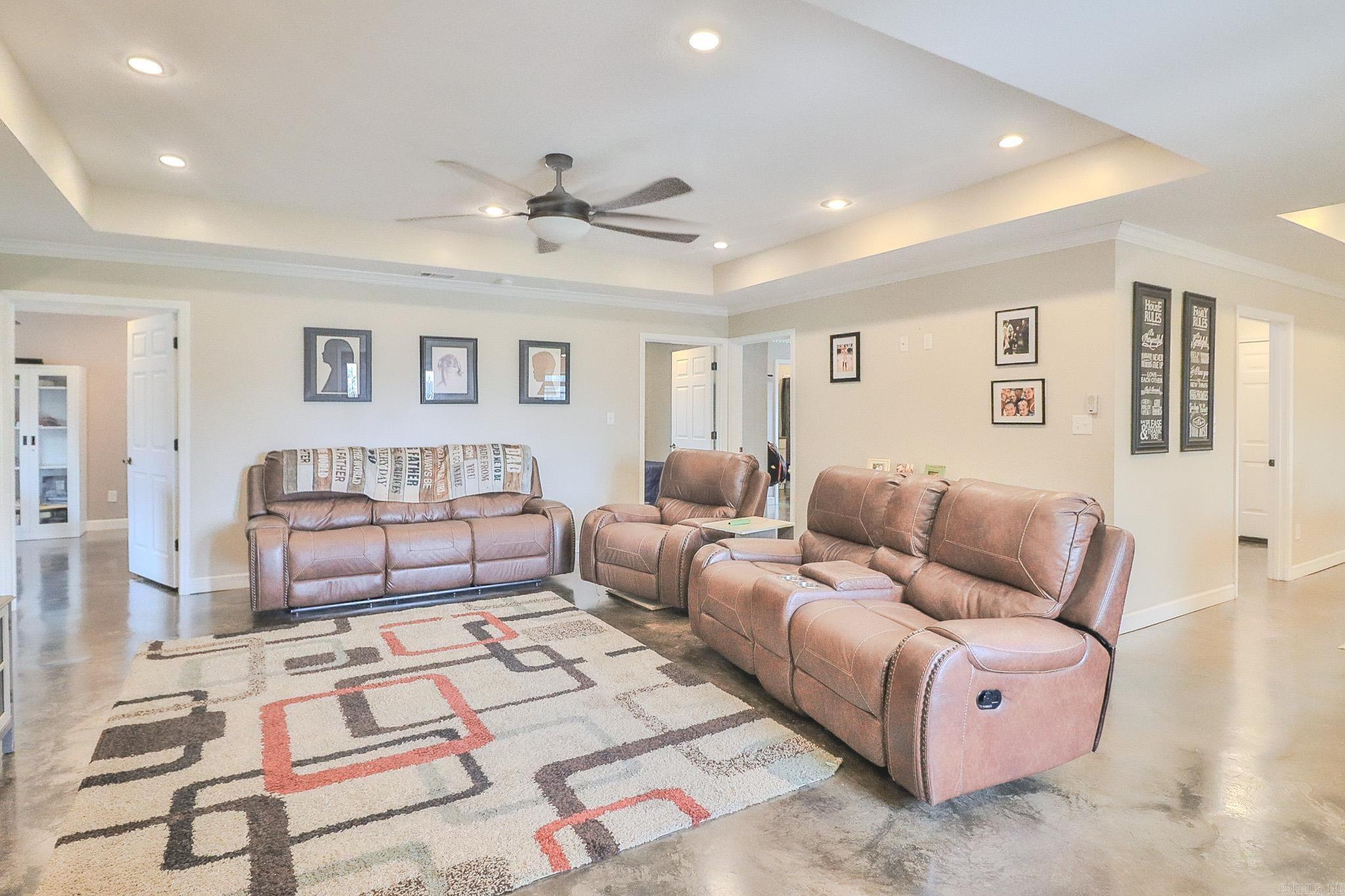SOUTHPOINTE ACRES - Residential